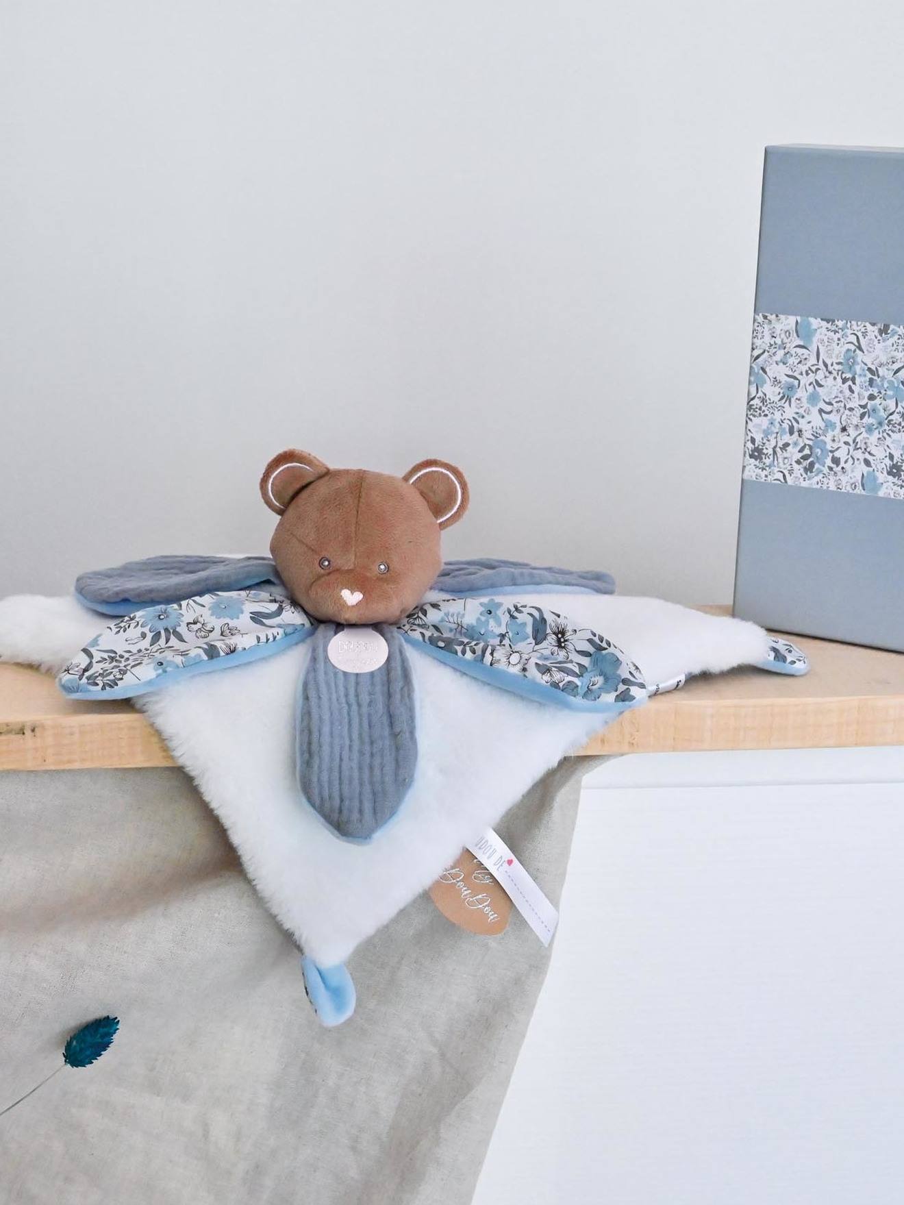 Knuffel bloemblaadje 27cm boh'aim - DOUDOU ET COMPAGNIE blauw
