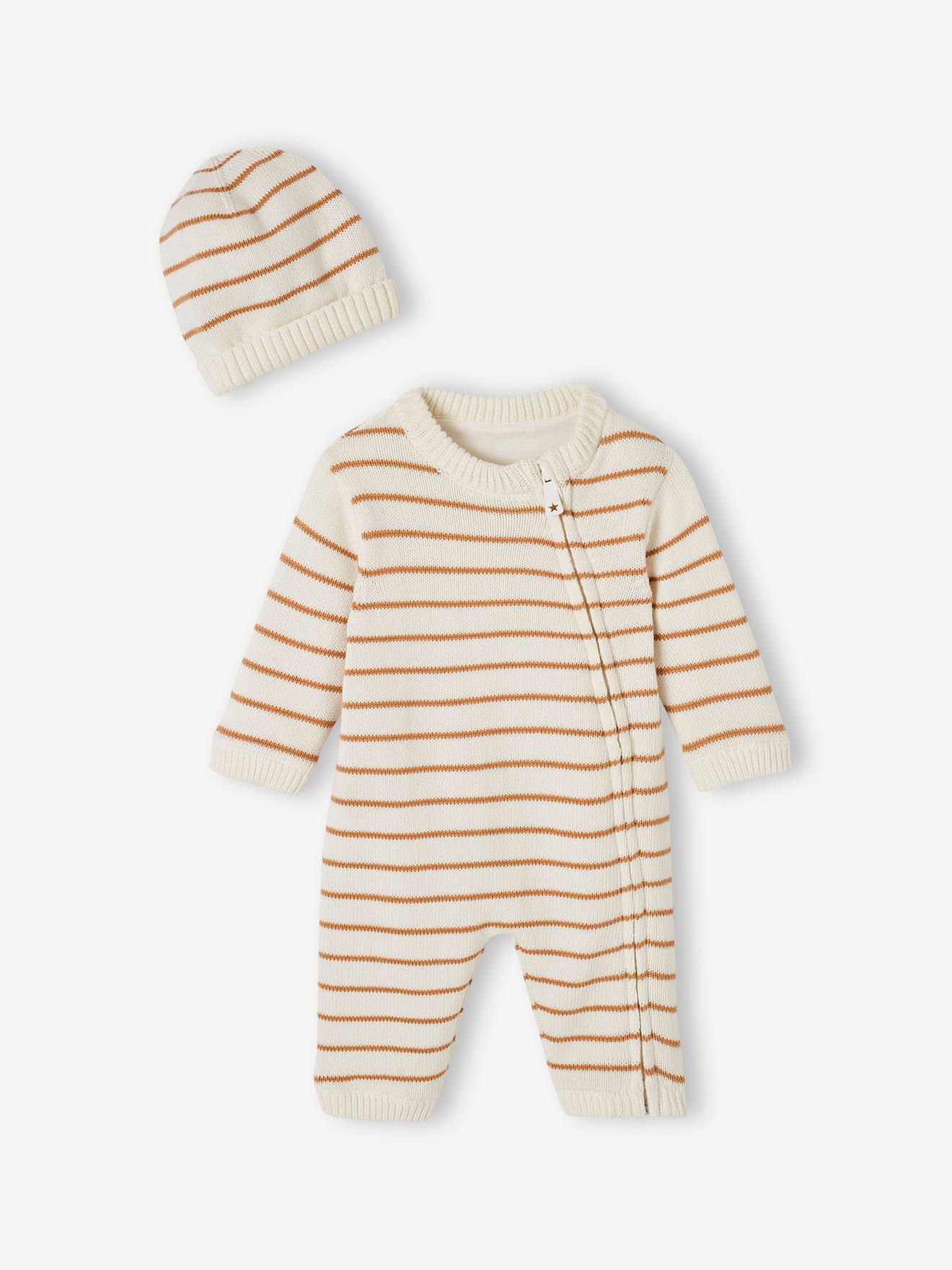 Babyset pakje en muts van gestreept tricot hazelnoot