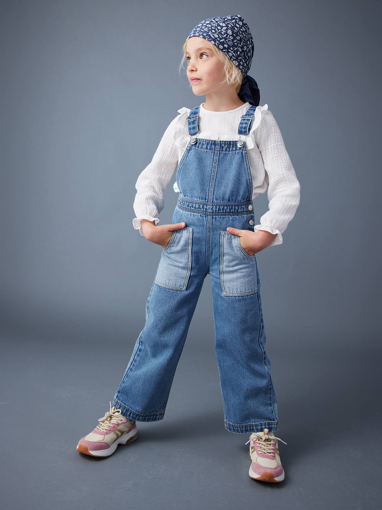 Denim tuinbroek voor meisjes met grote contrasterende zakken middenblauw