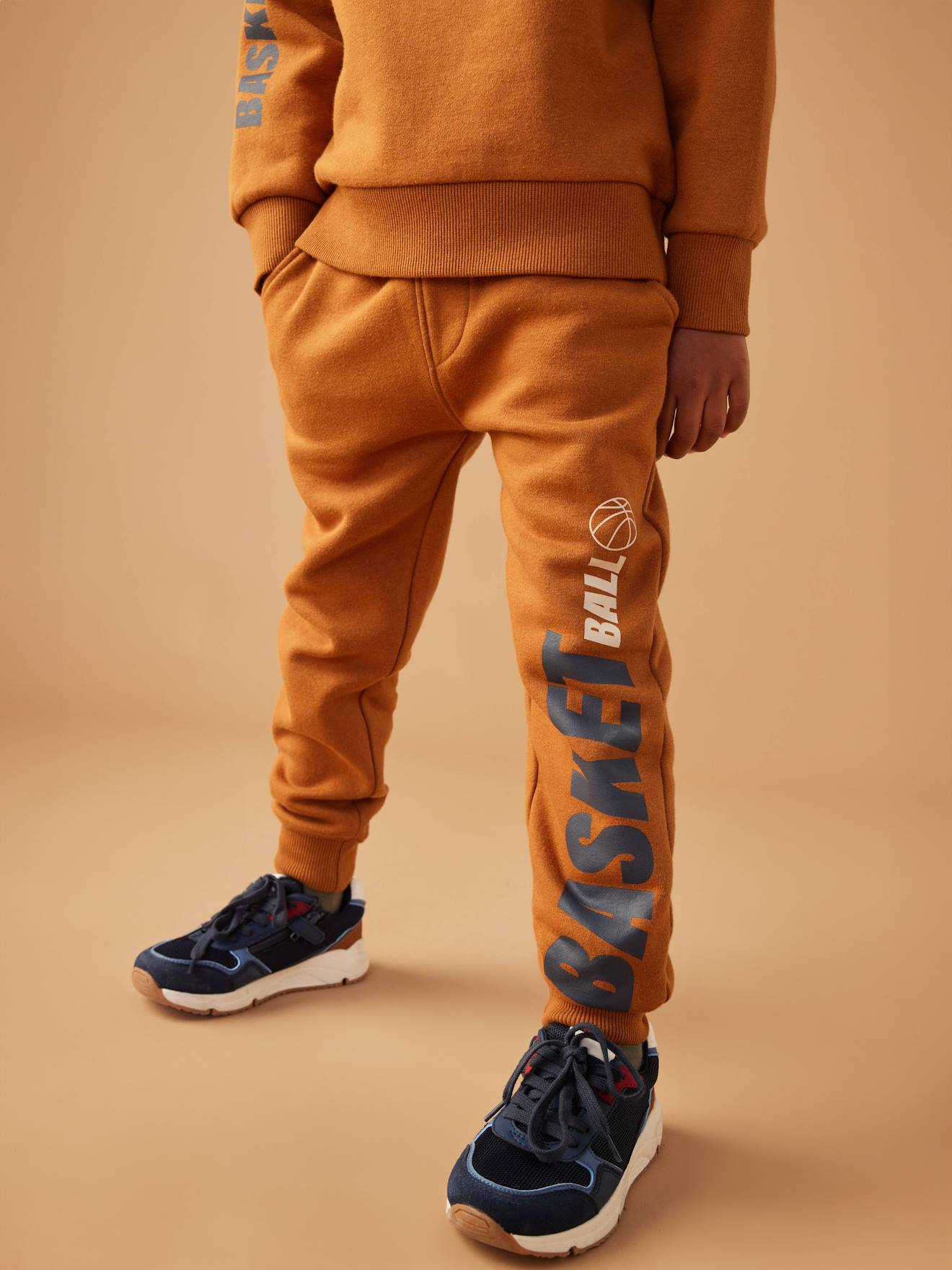 Joggingbroek voor jongens maxi typo hazelnoot