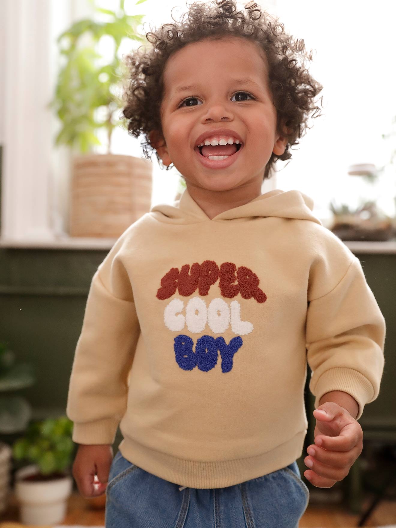 Sweatshirt met capuchon en tekst in lusjes jongensbaby okergeel