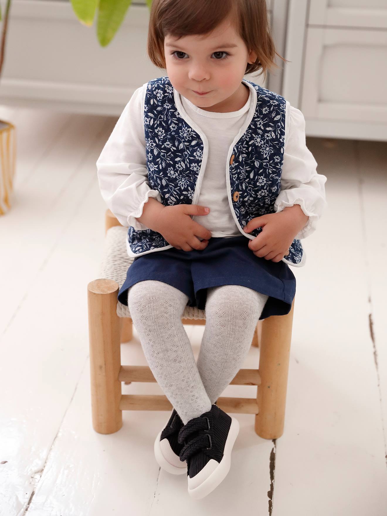 Set T-shirt + gilet met bloemen + short babymeisje jeansblauw