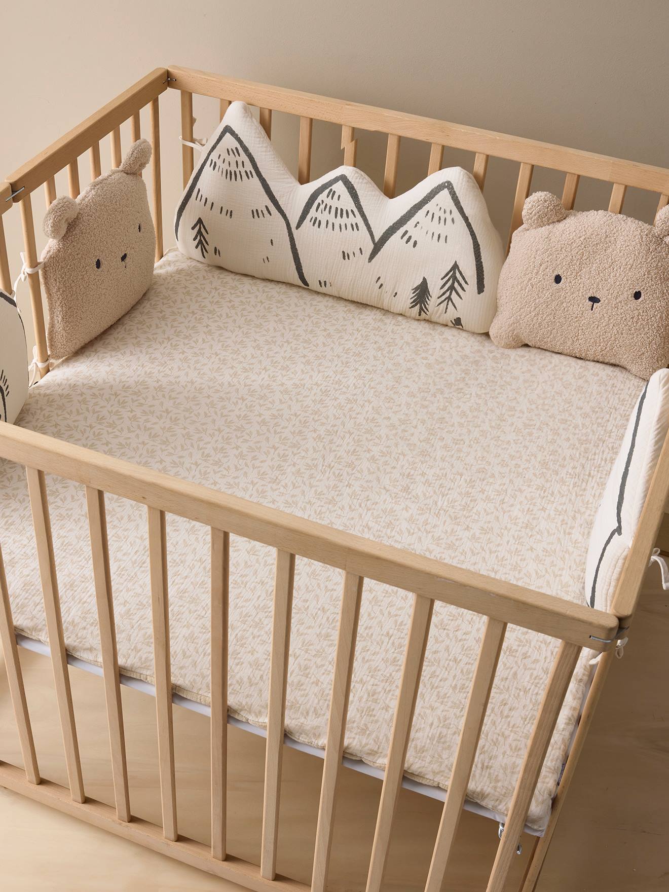 Bedbumper/boxrand met kussen HYGGE beige, bedrukt