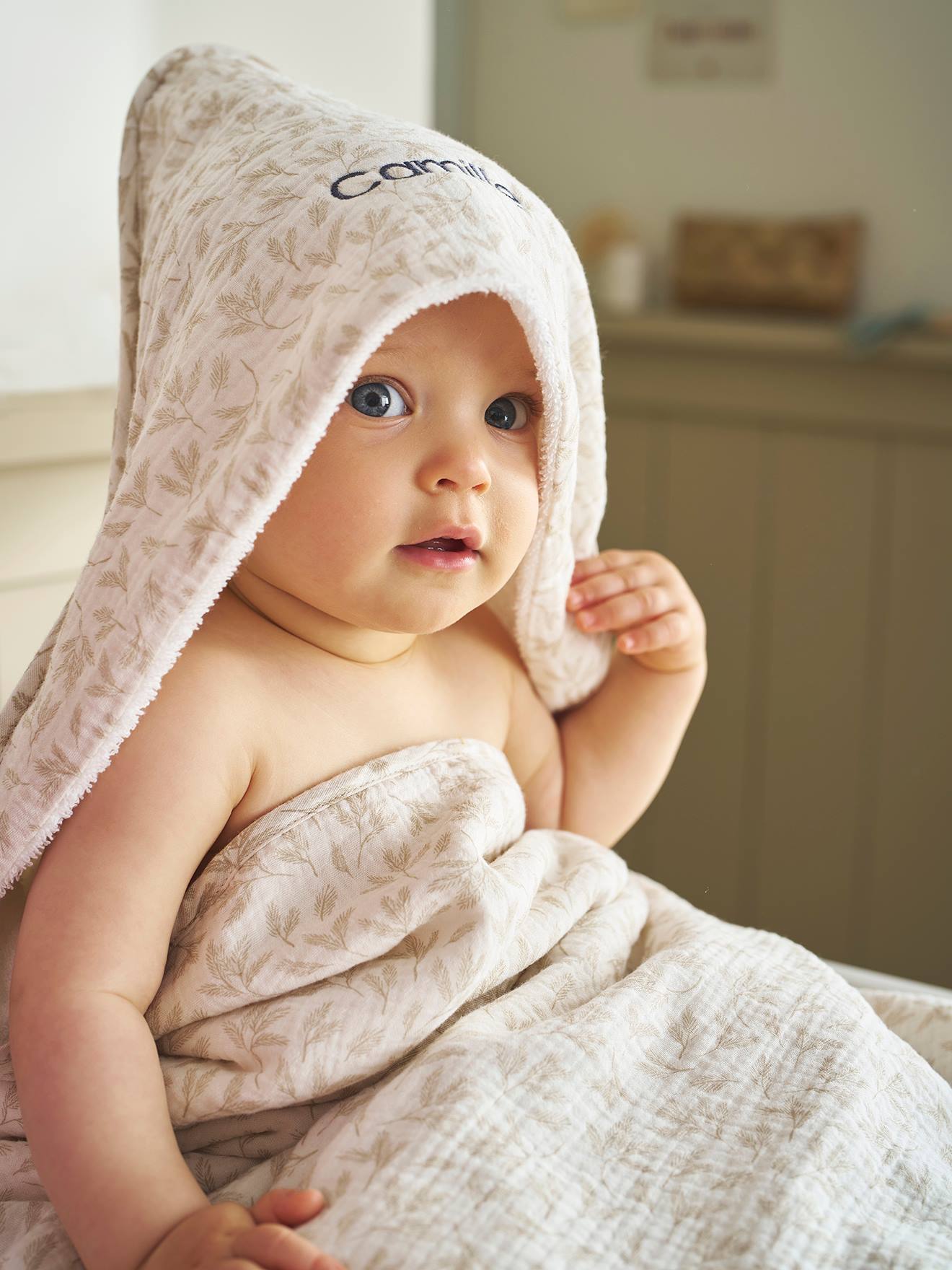 Set met aanpasbare badcape + washandje HYGGE beige, bedrukt