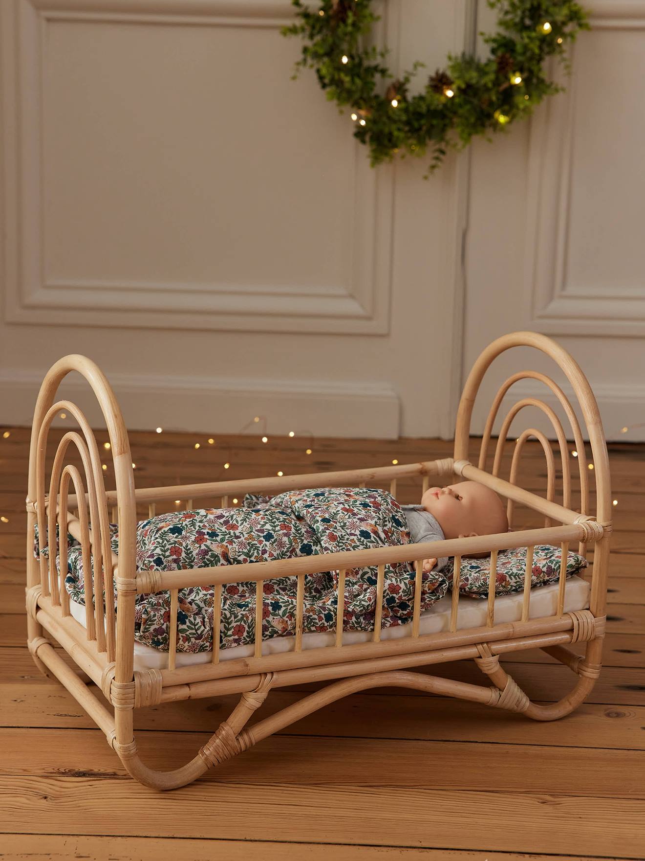 Rotan bed voor babypop beige