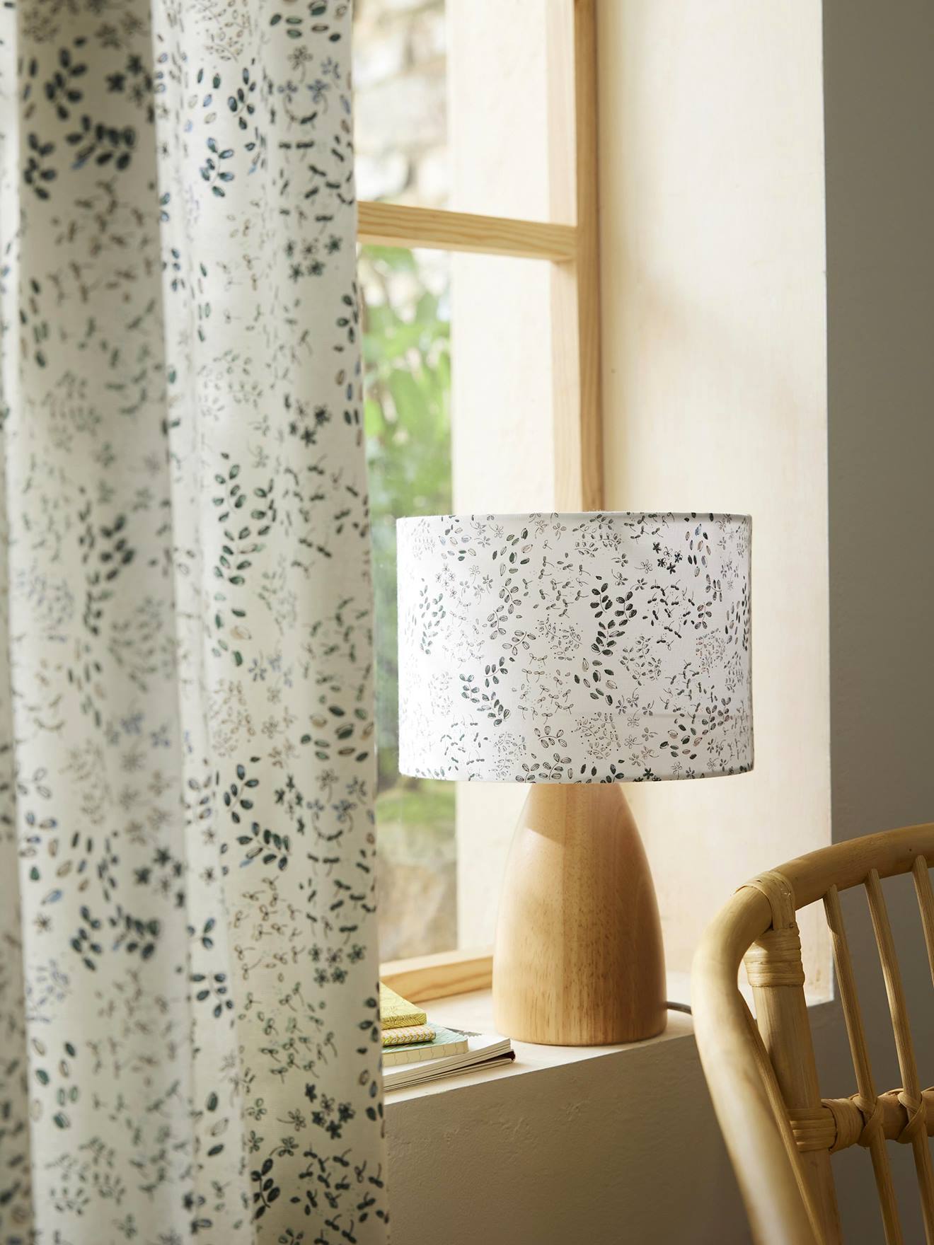 Leeslamp met bloemenprint ecru
