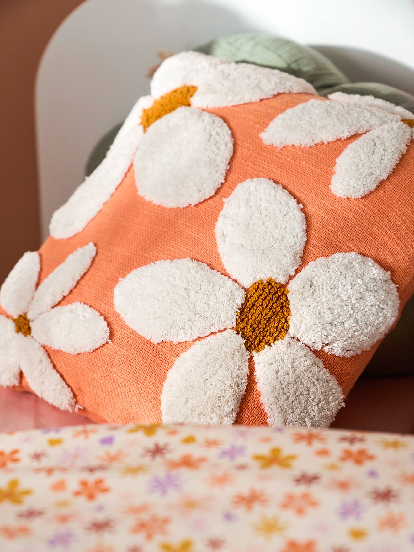 Madeliefjeskussen met pompons