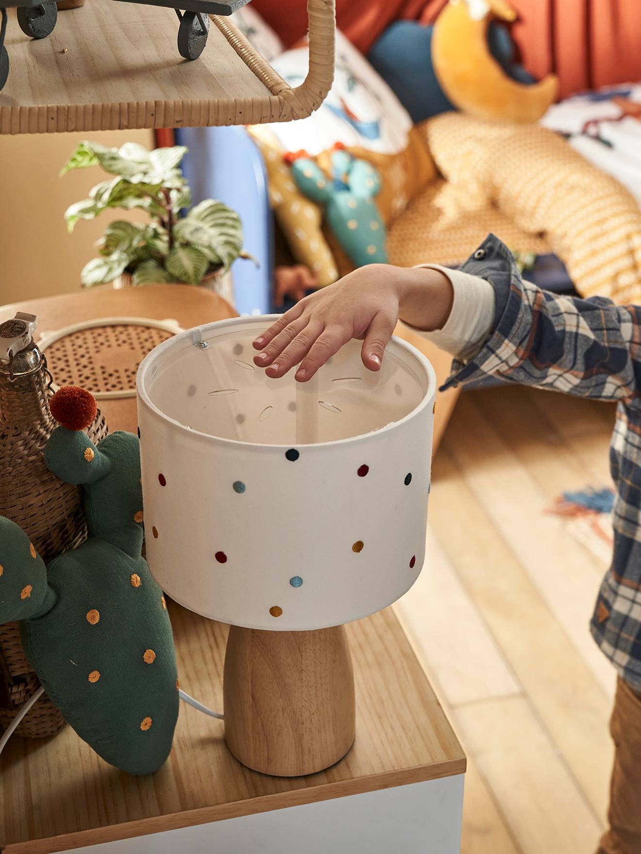 Bedlampje met geborduurde stippen beige /meerkleurig