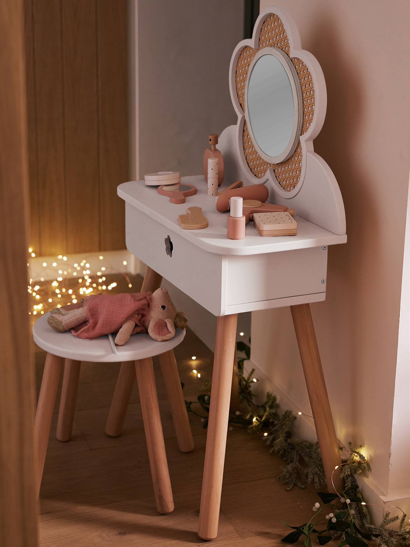 Rieten kaptafel + accessoires in FSC® hout wit