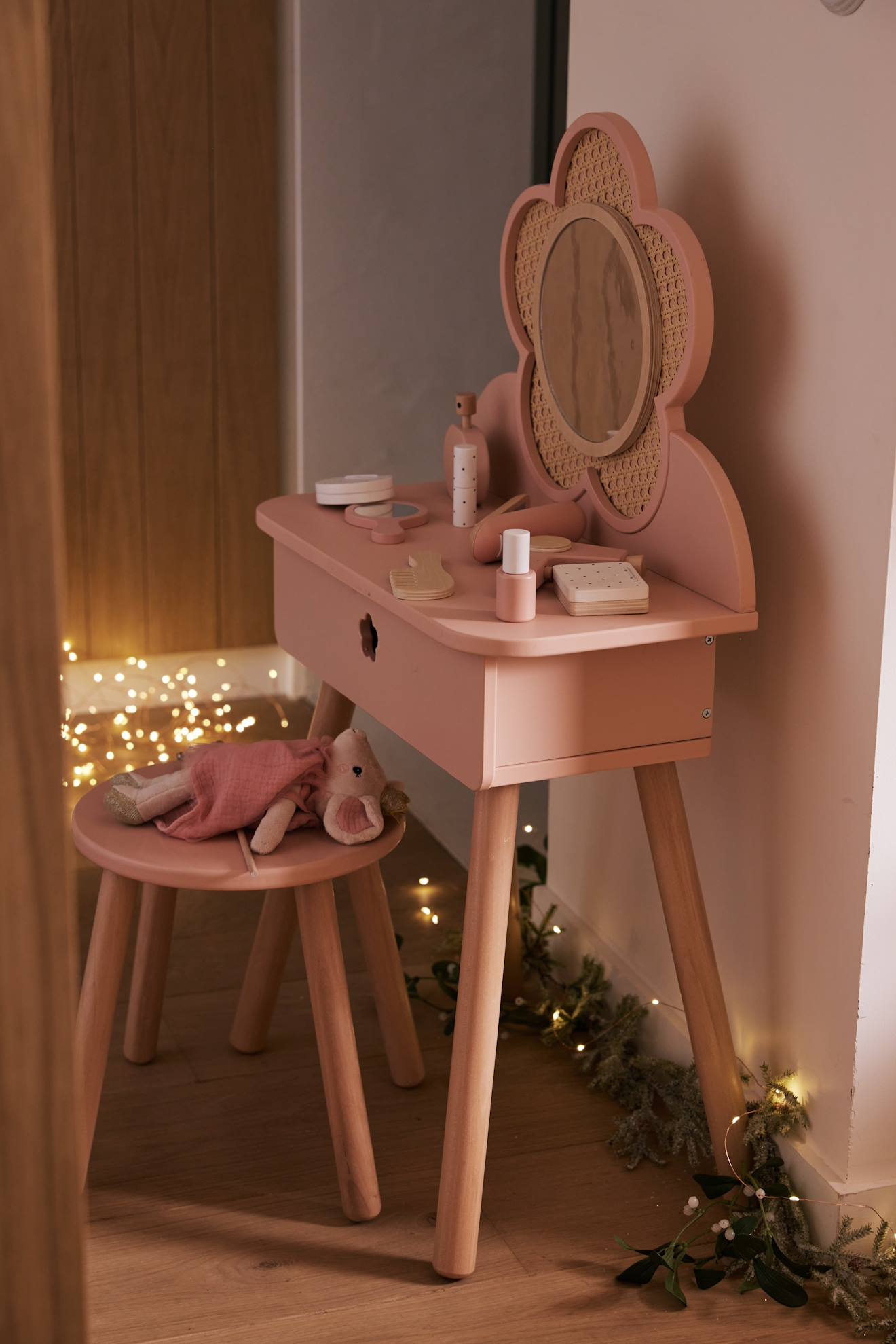 Rieten kaptafel + accessoires in FSC® hout rozen