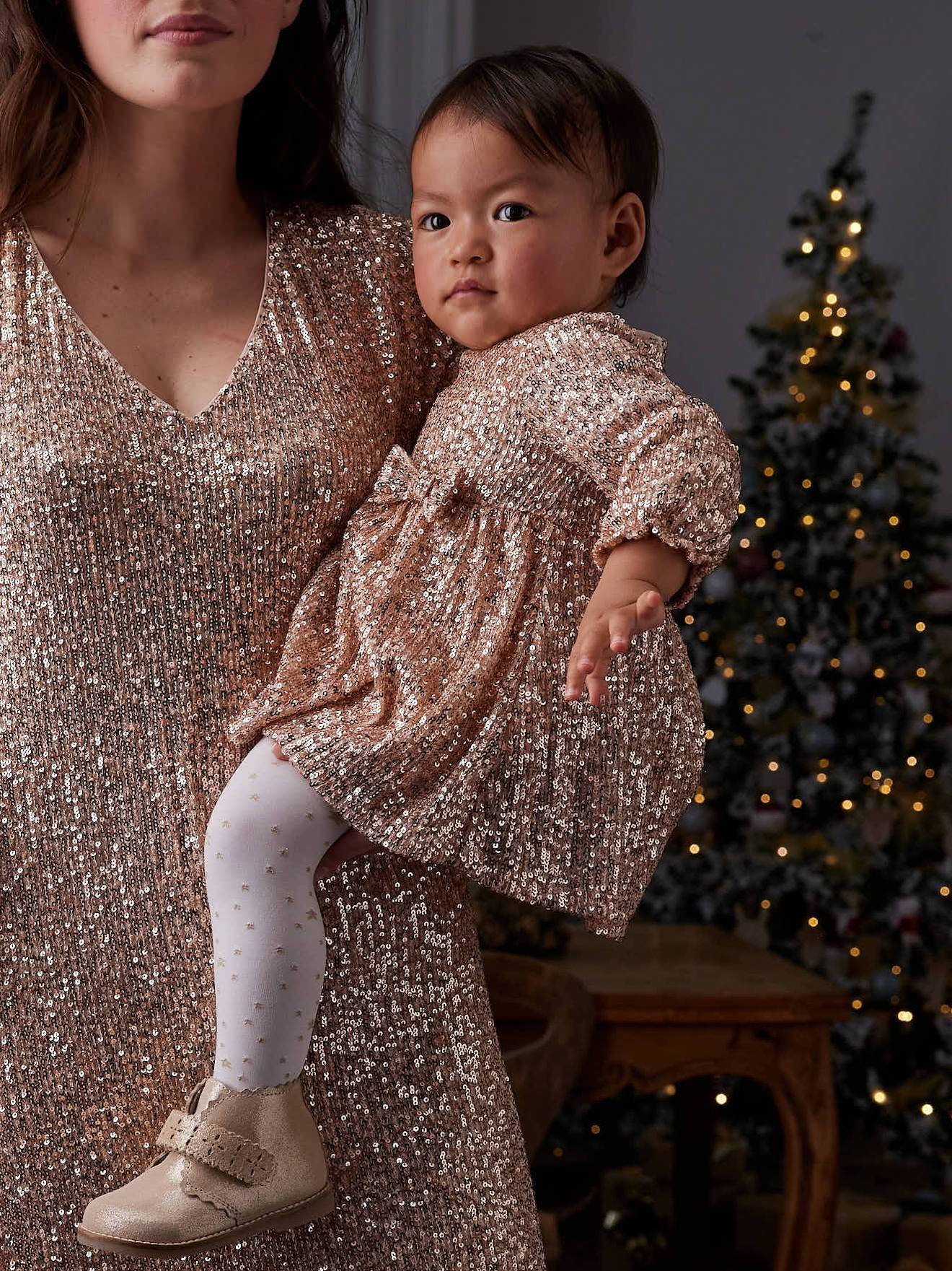 Festliches Baby Kleid mit Pailletten goud afbeelding