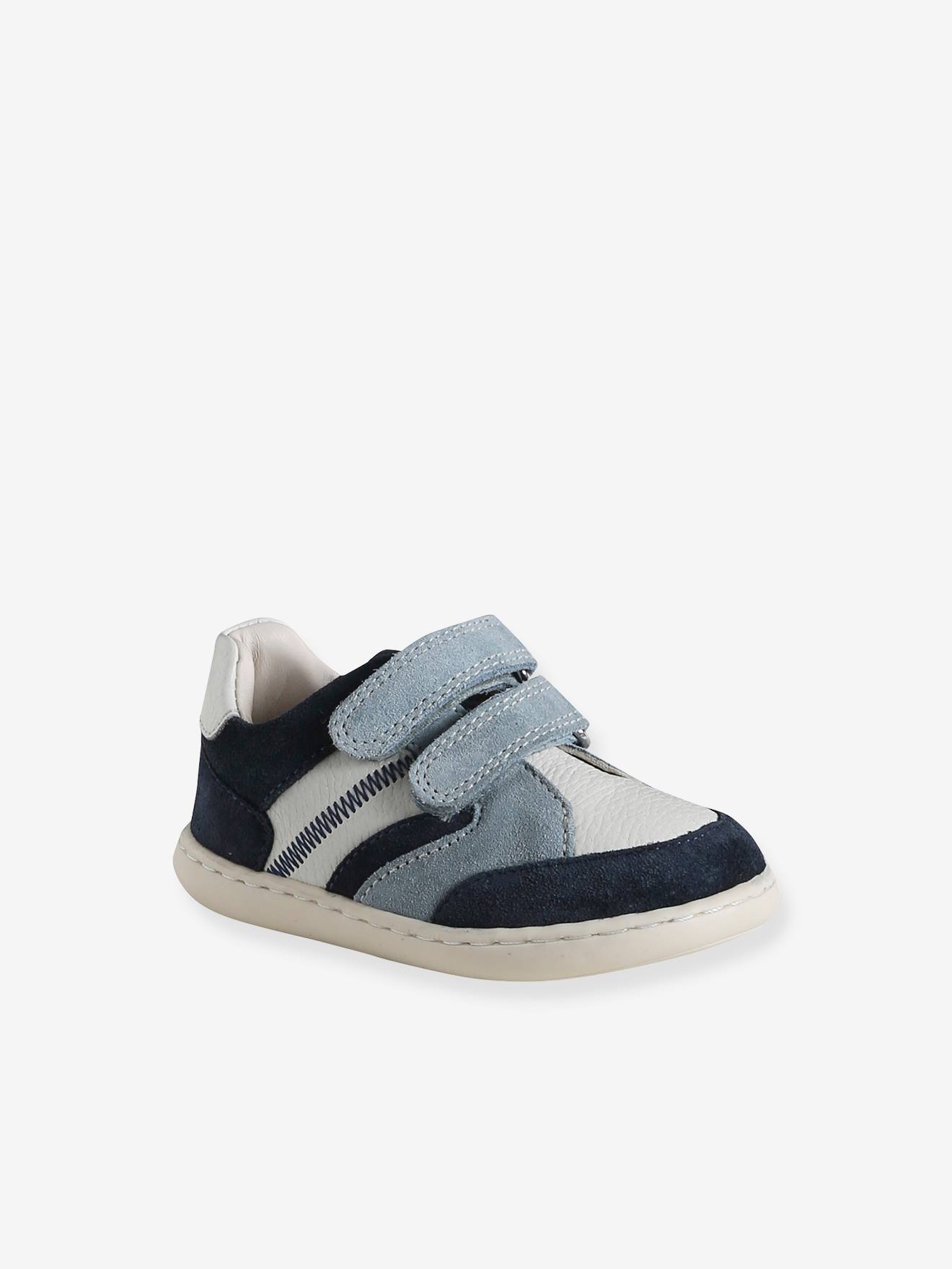 Geweven manden van soepel leer voor baby's die hun eerste stapjes zetten veel blauw
