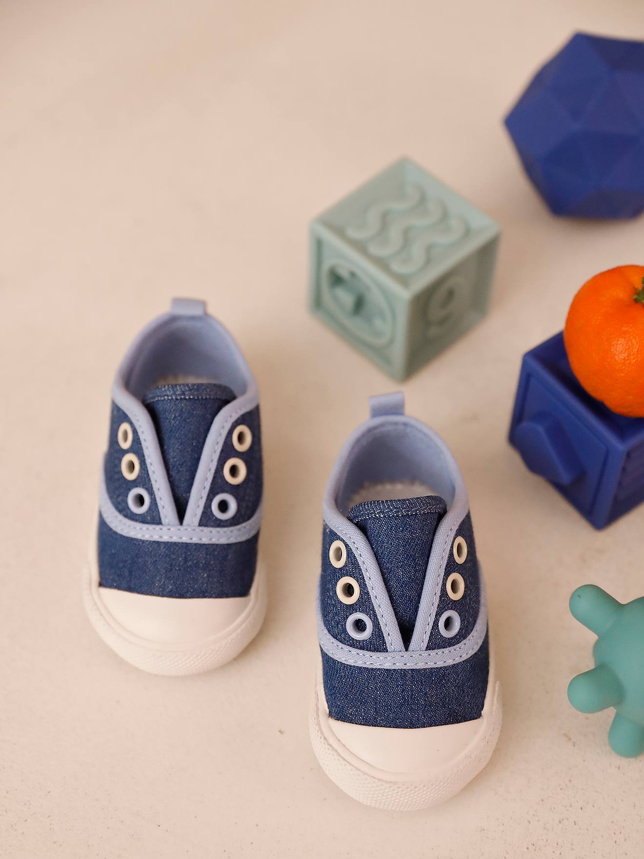 Elastische stoffen babysneakers chambrayblauw