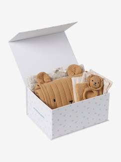 Verzorging-8-delige kraamcadeauset: 1 rammelaar, 1 aankleedkussen, 5 doekjes, 1 etui