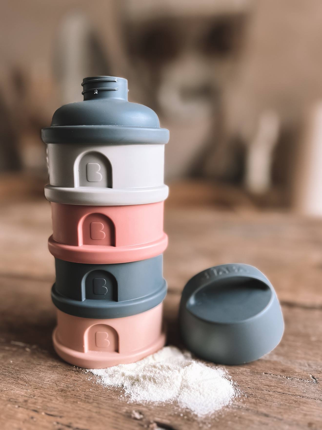 Melkdispenser met 4 vakken BEABA mineraalgrijs/roze