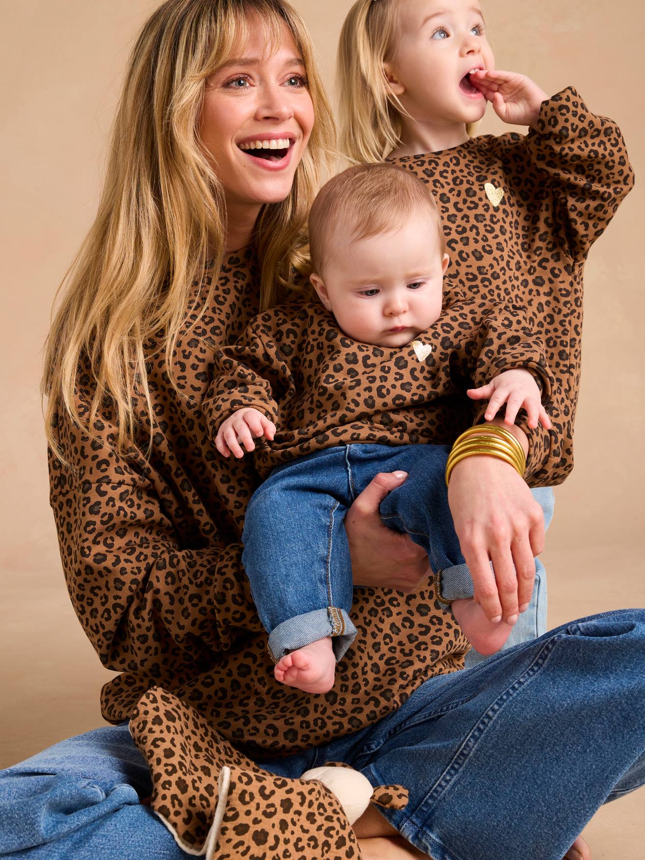 Babytrui met luipaardprint en hartjesmotief, moeder-dochter capsulecollectie ENVIE DE FRAISE beige