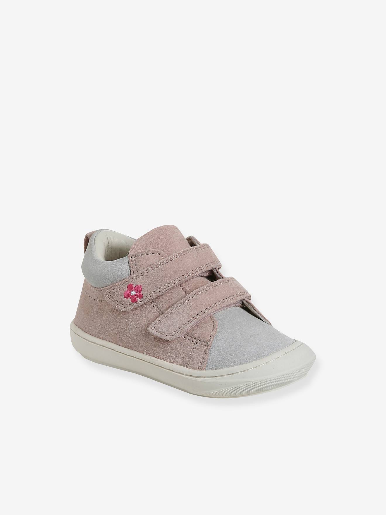 Zachte lederen baby-slofjes voor de eerste stapjes veel roze