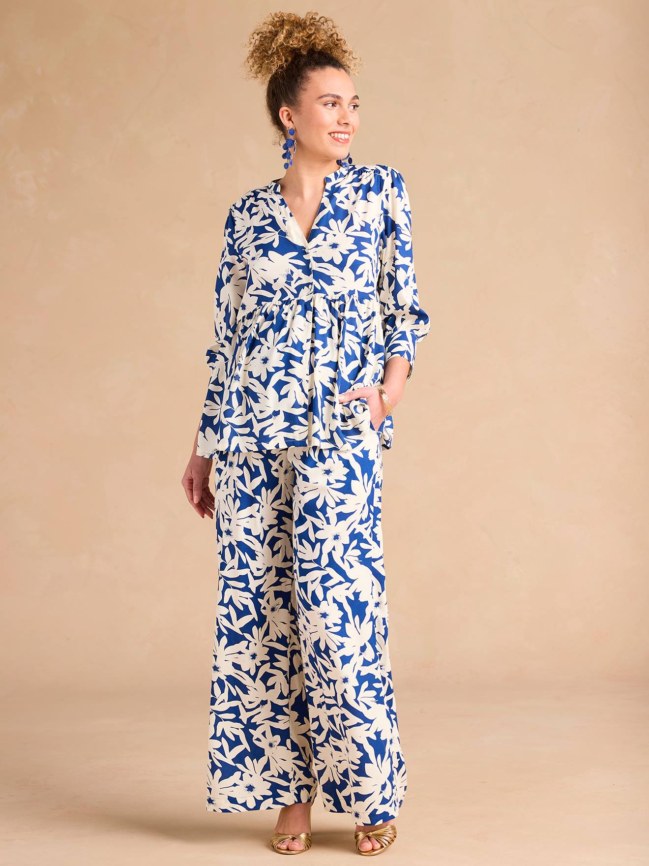 Ruime zwangerschapsbroek met bloemenprint ENVIE DE FRAISE met band koningsblauw