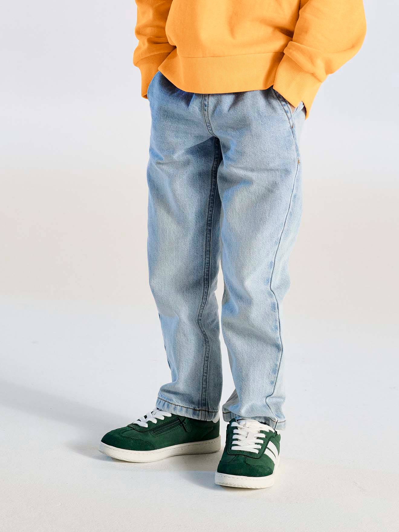 Wijde jongensbroek, eenvoudig aan te trekken gebleekt denim