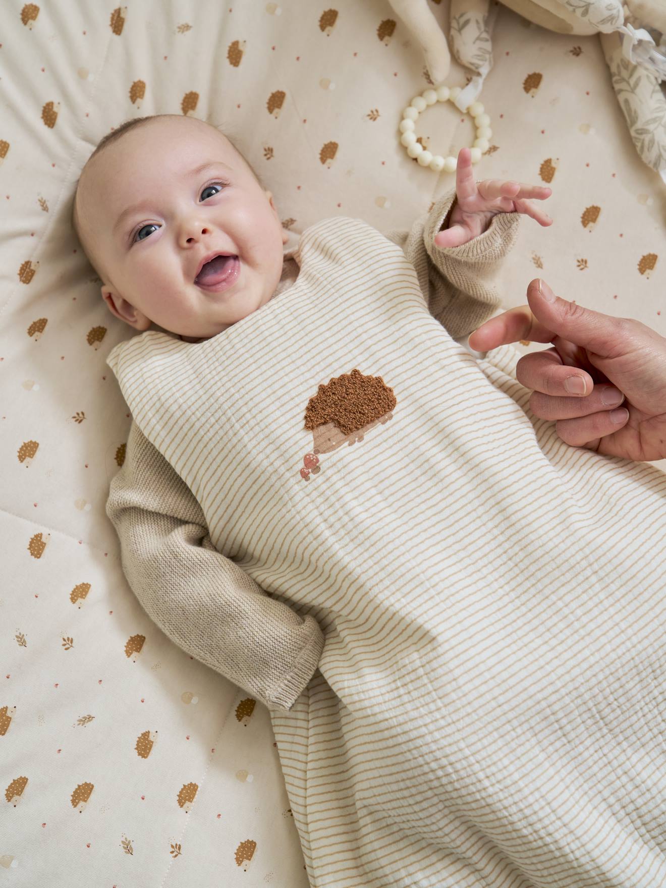 Mouwloze slaapzak in katoengaas HÉRISSON beige, gestreept afbeelding