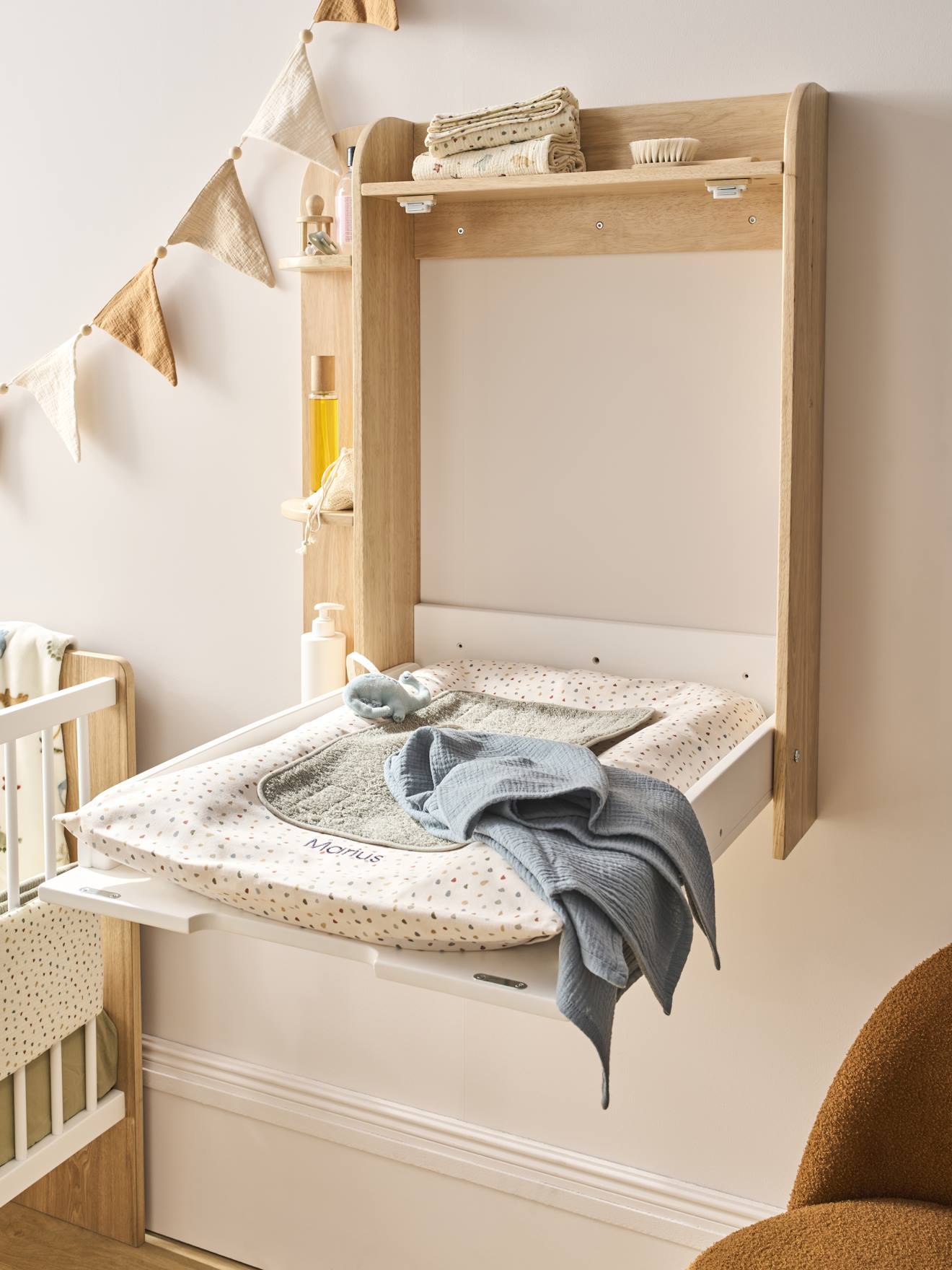 Wandluiertafel met opbergruimte hout afbeelding