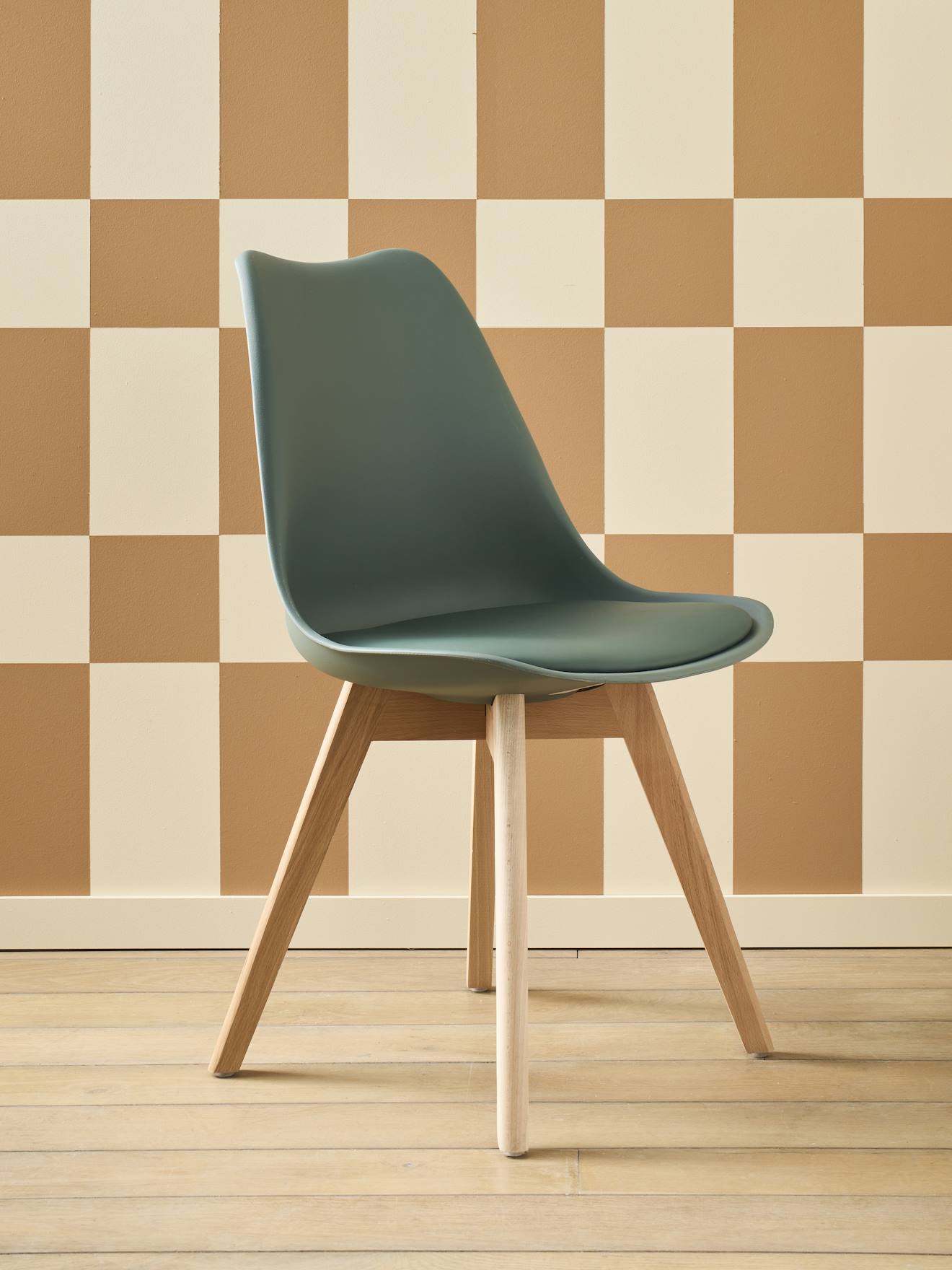 Scandinavische stoel voor basisschoolkinderen groen afbeelding