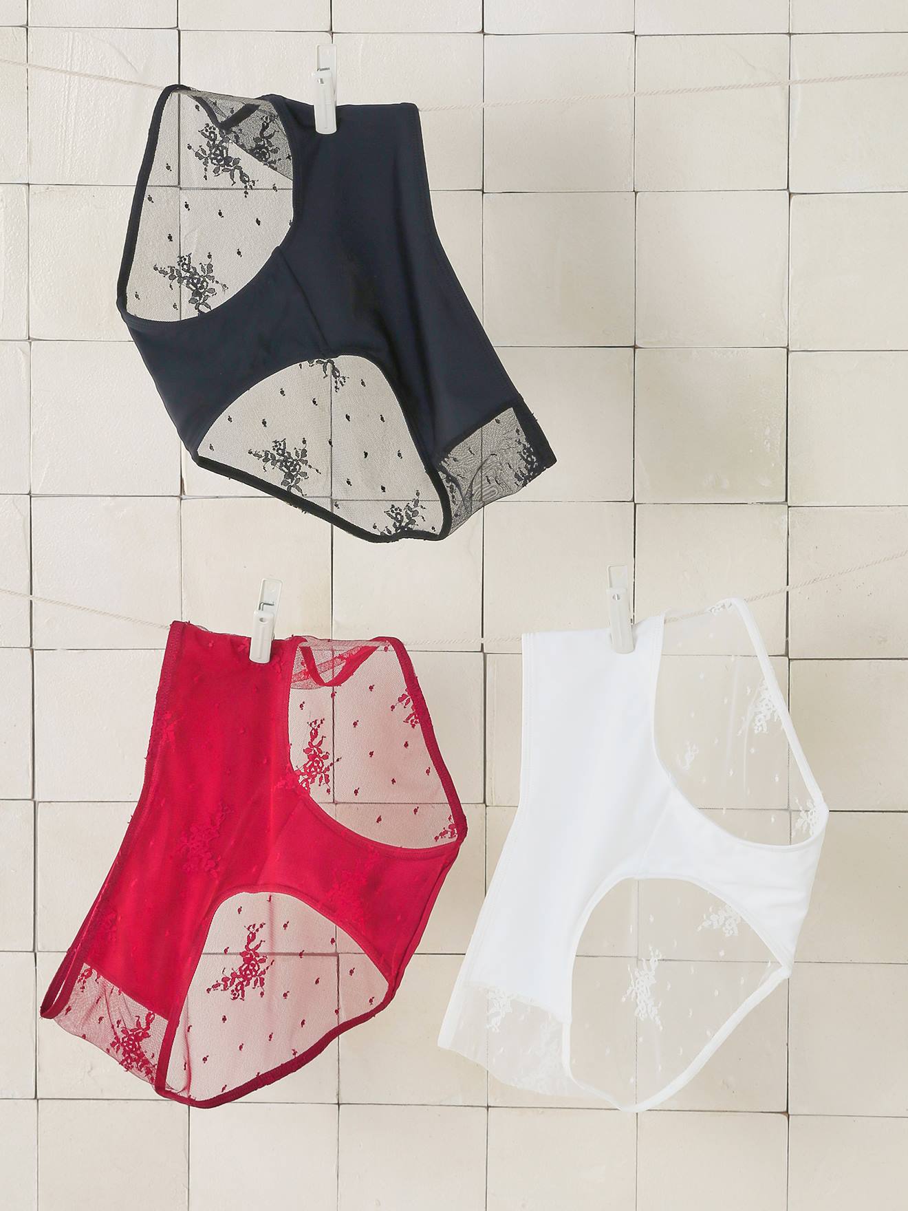 Set van 3 slipjes voor zwangere vrouwen van geborduurd kant bordeauxrood afbeelding