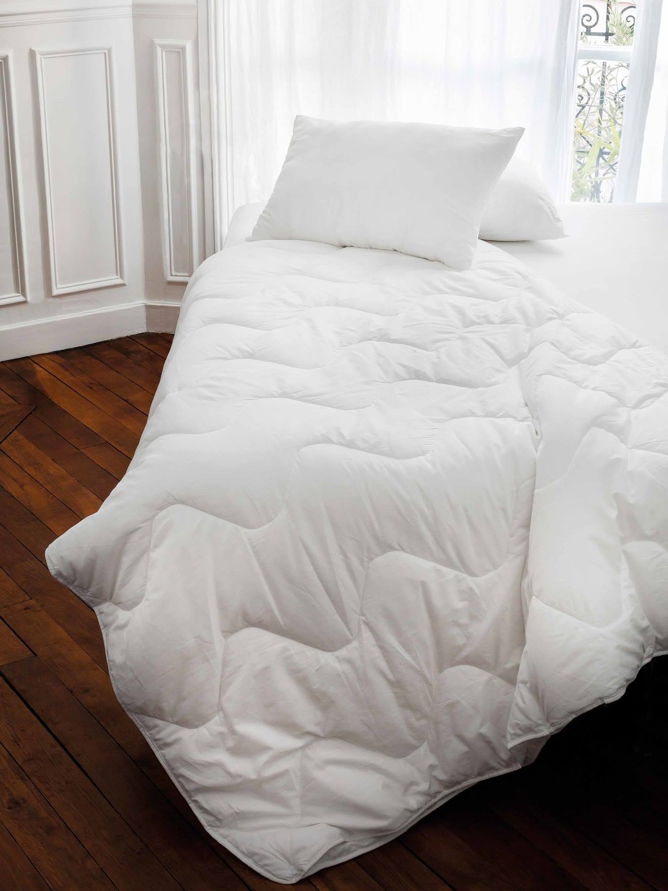 Lichtgewicht dekbed Harmonie behandeld met Sanitized® wit