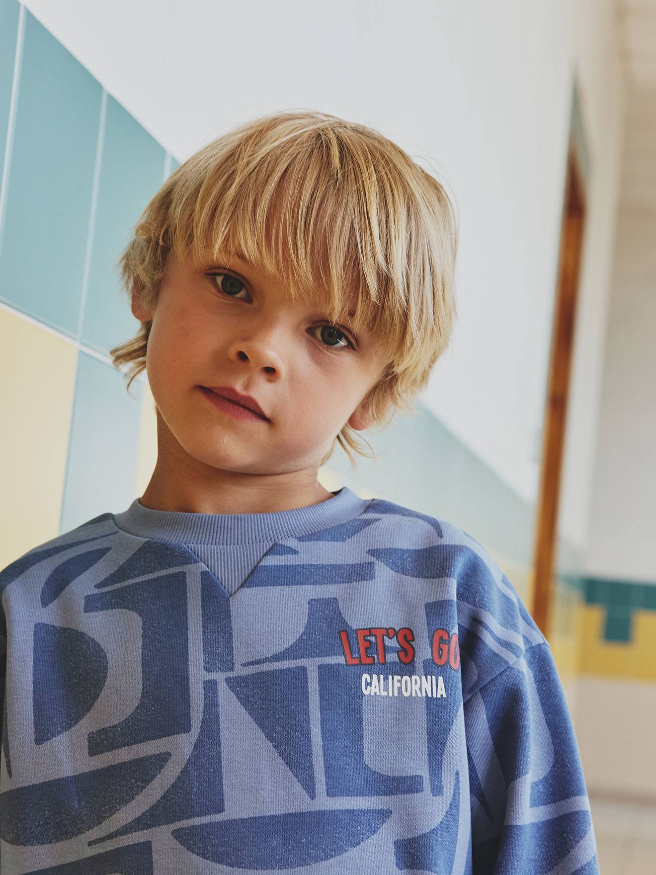 Sweater voor jongens met all-over print HAPPY LA blauw, bedrukt afbeelding