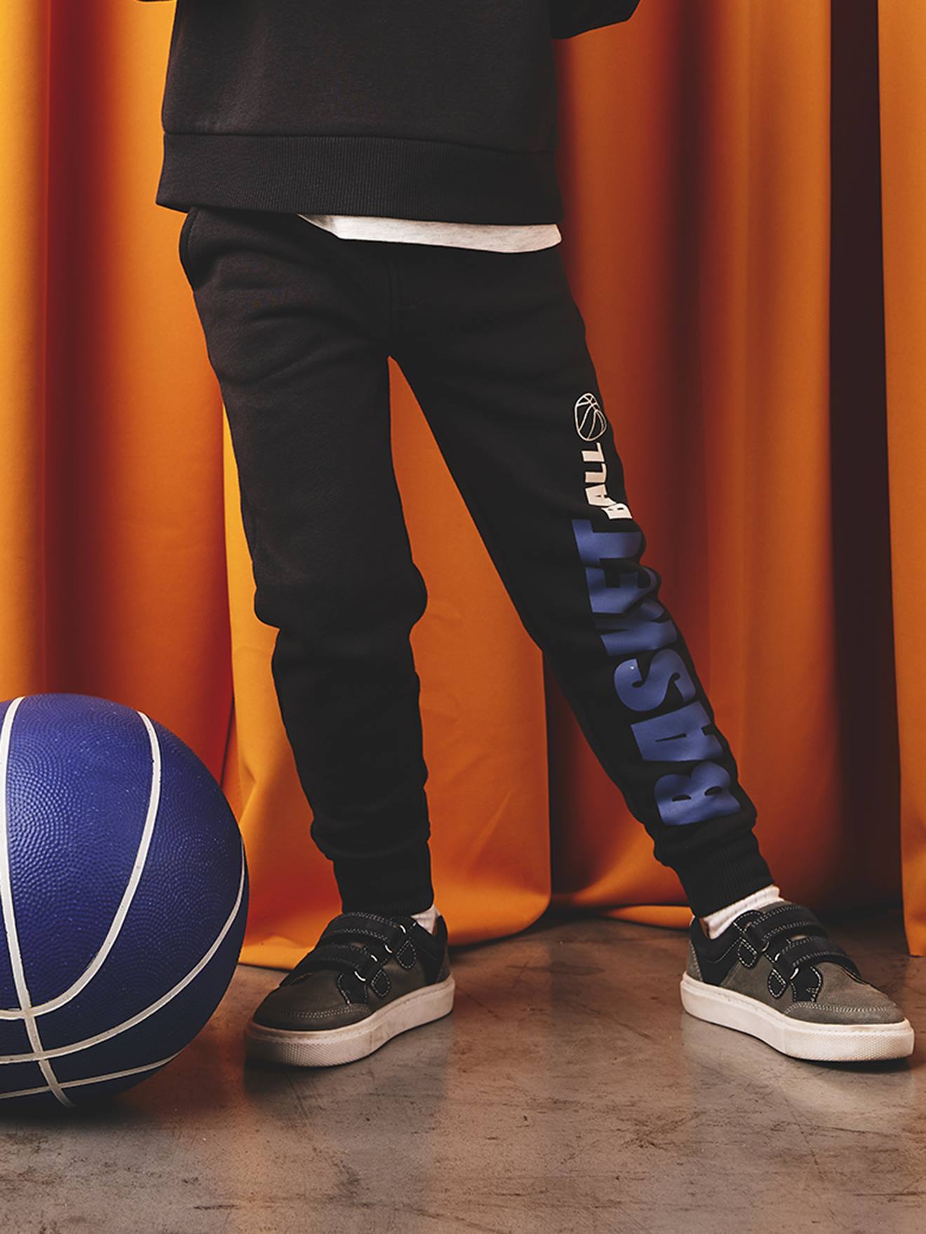 Joggingbroek voor jongens maxi typo antraciet afbeelding
