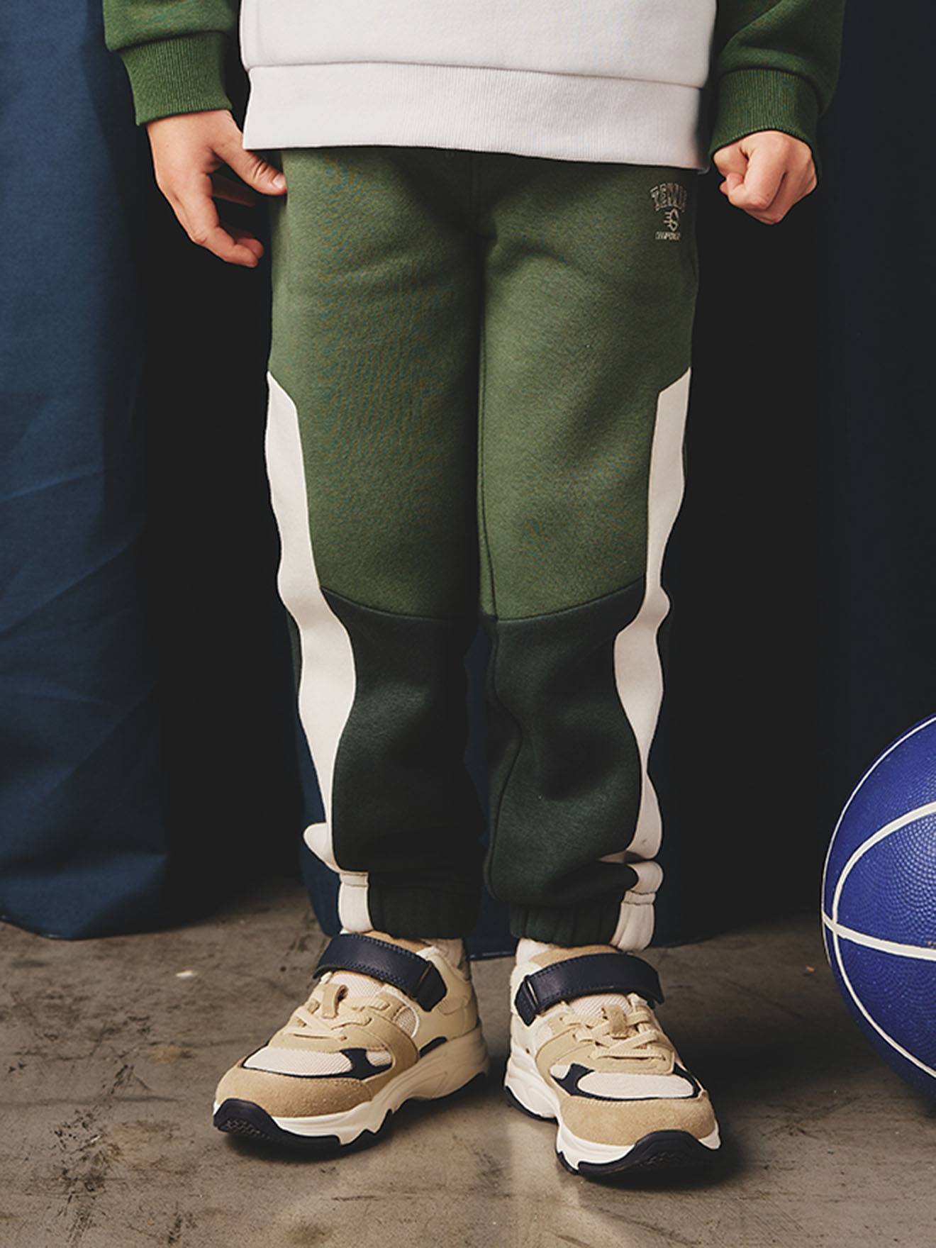 Joggingbroek met colorblock voor jongens dennen afbeelding