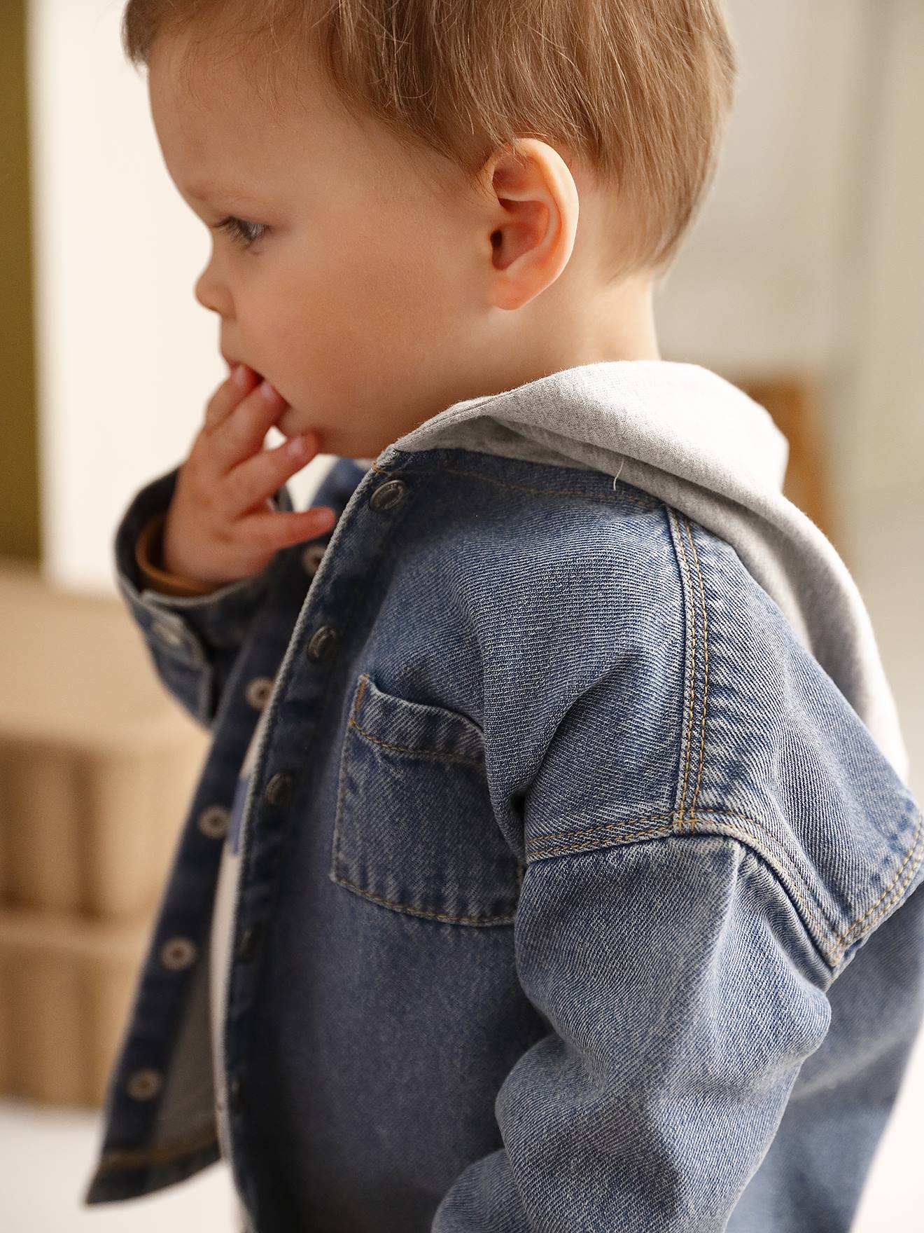Personaliseerbaar denim hemd voor baby's met capuchon stone afbeelding