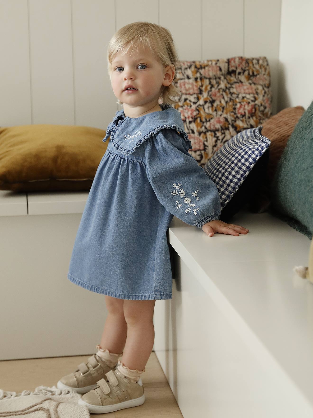 Geborduurde denim jurk baby stone afbeelding