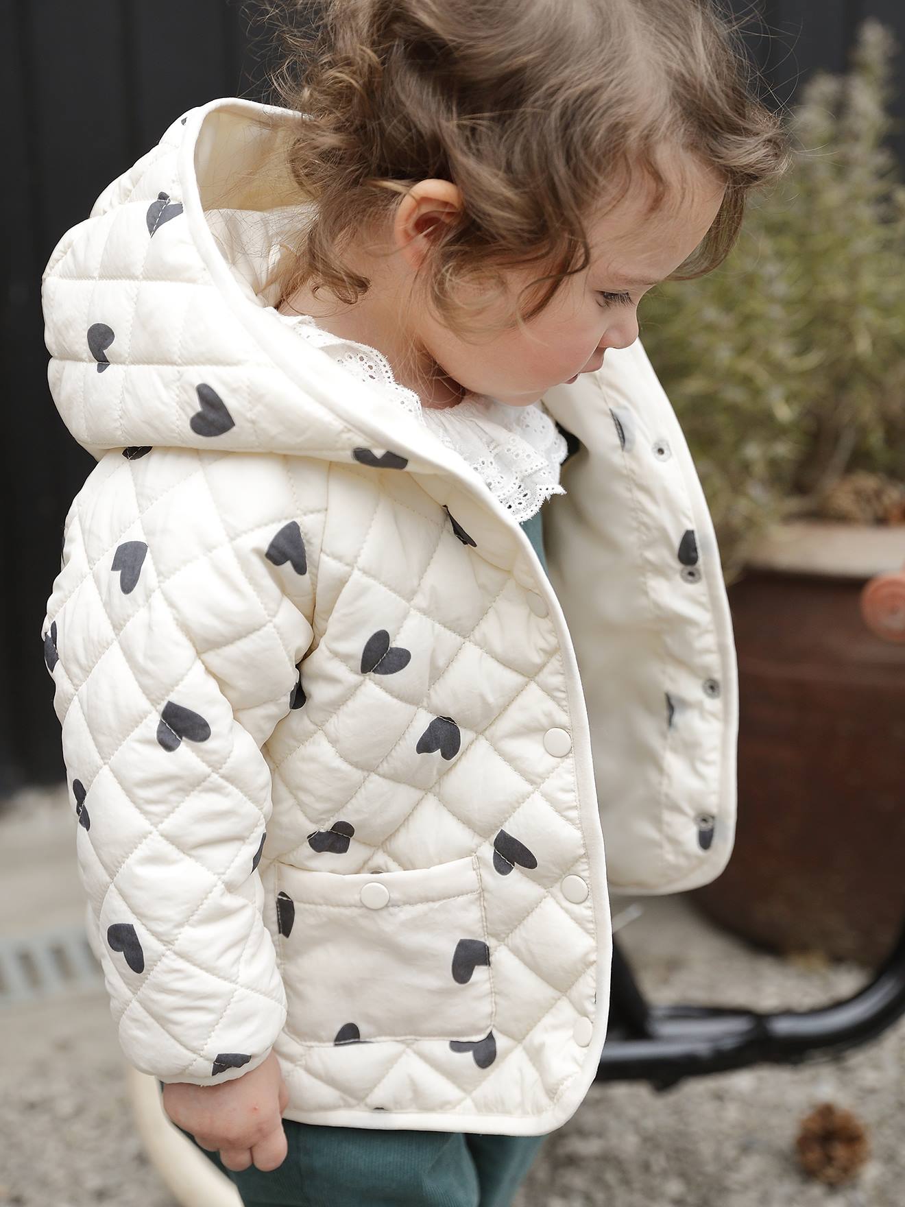 Babysalopette van fluweel met volants groen afbeelding
