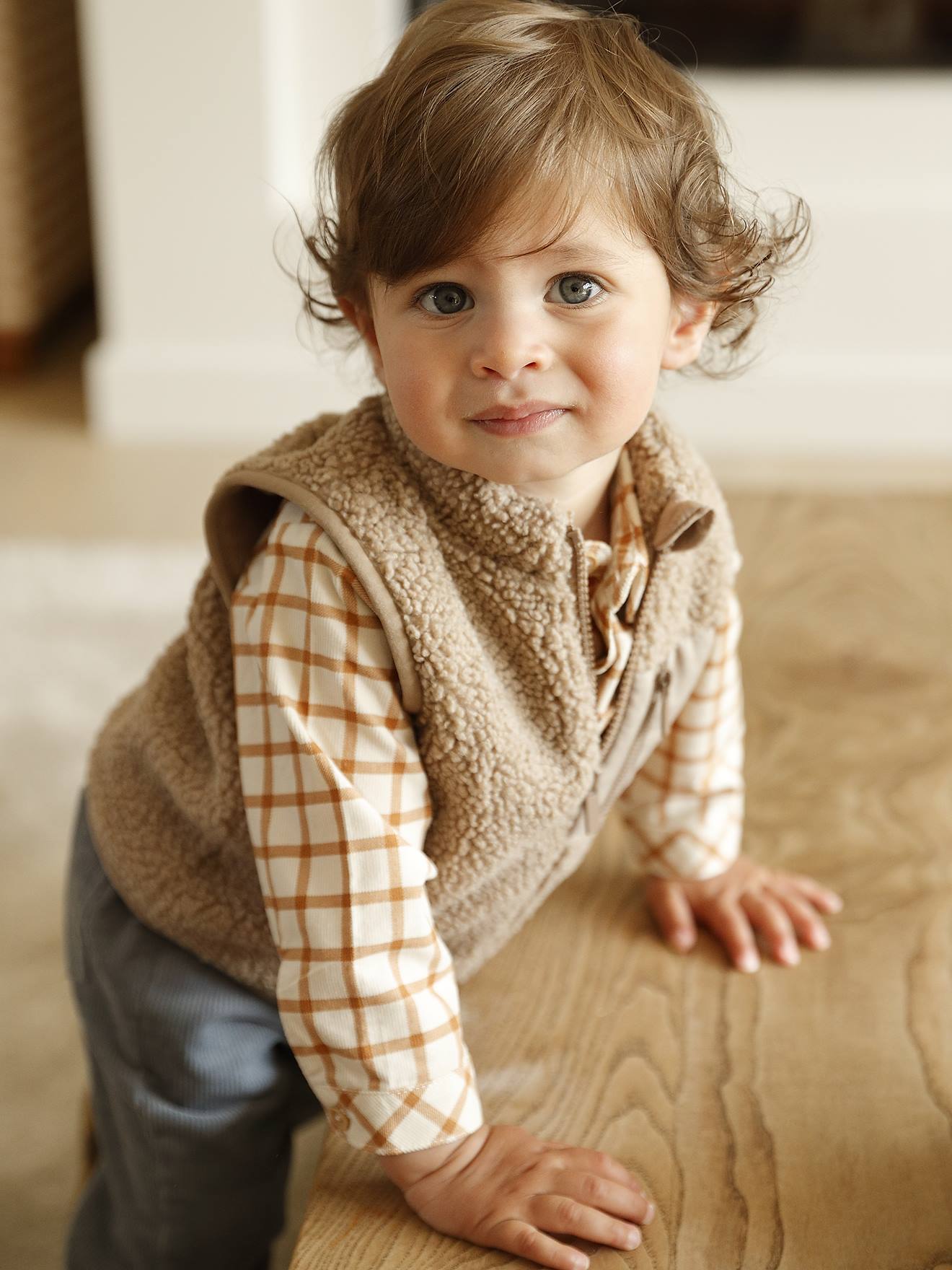 Mouwloos vestje baby in sherpa taupe afbeelding