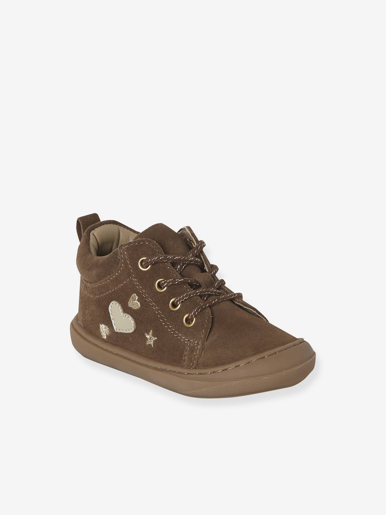 Baby eerste stapjes, veterschoenen van soepel leer bruin afbeelding