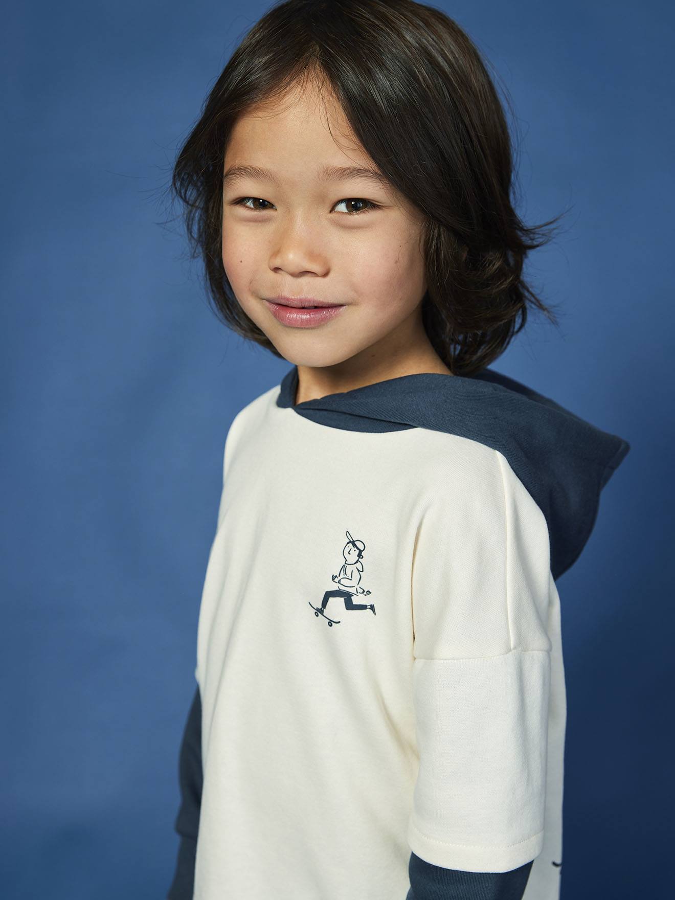 Sweater met capuchon 2-in-1 effect met geplaatste print voor jongens ecru afbeelding