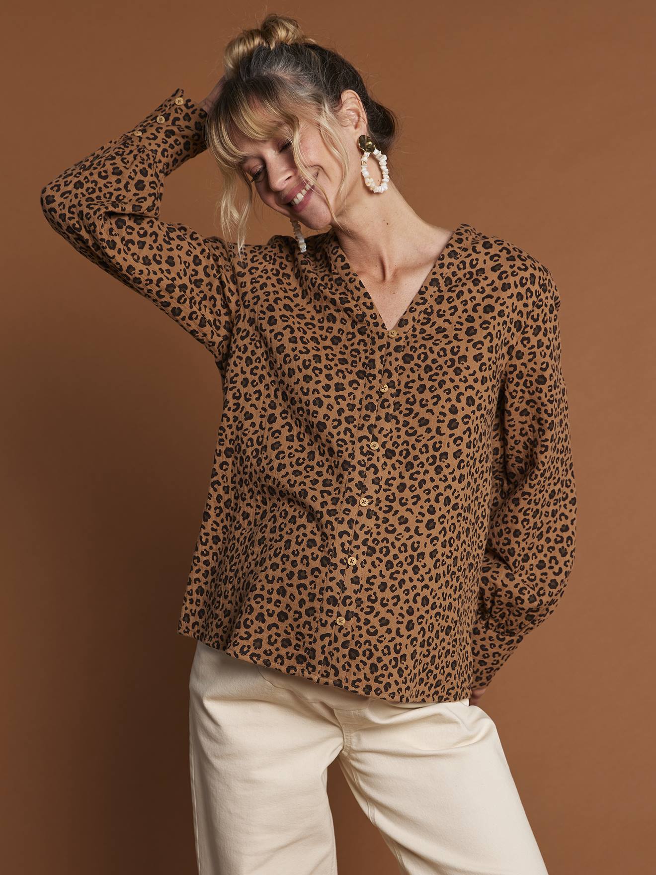 Blouse met luipaardprint in katoenen gaas voor zwangerschap en borstvoeding ENVIE DE FRAISE ecru afbeelding