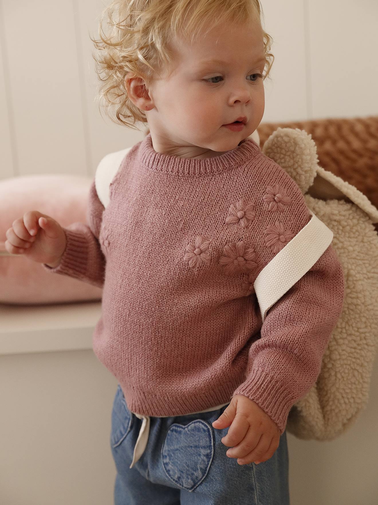 Gebreide trui baby sweater met geborduurde bloemen rozen afbeelding