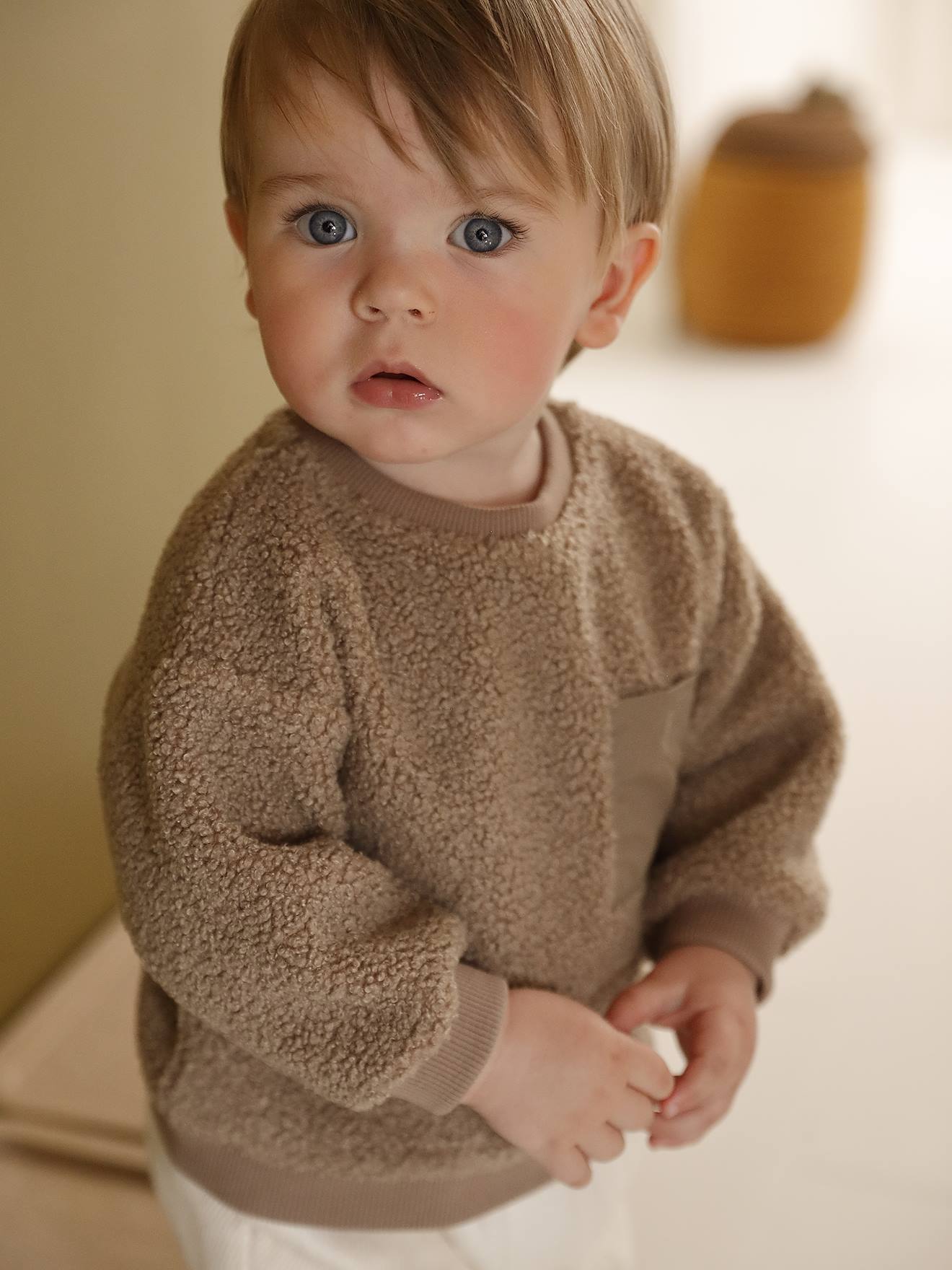Baby sweater in sherpa pecannoot afbeelding
