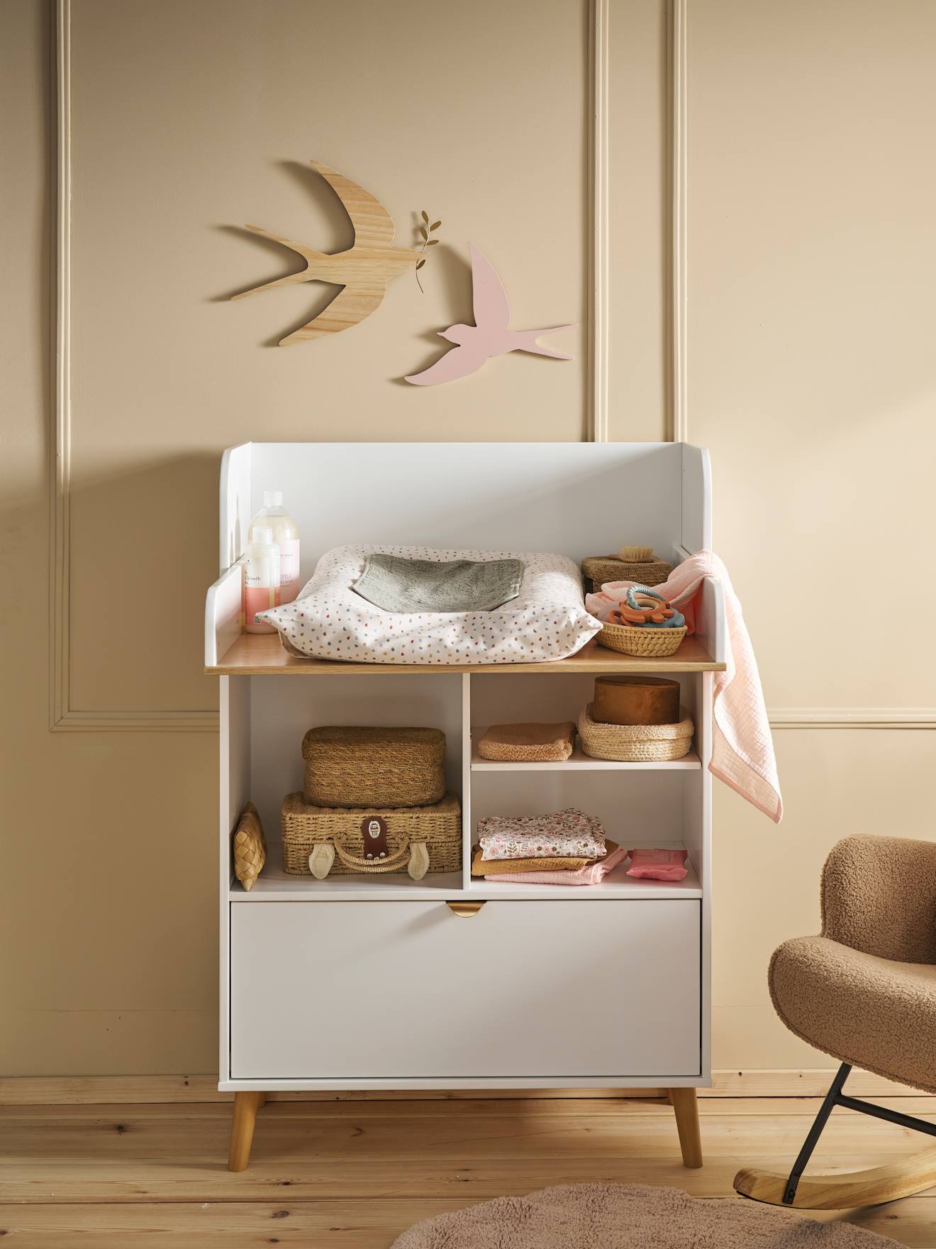 Luiertafel die kan worden omgevormd tot een bibliotheek MERVEILLE wit afbeelding