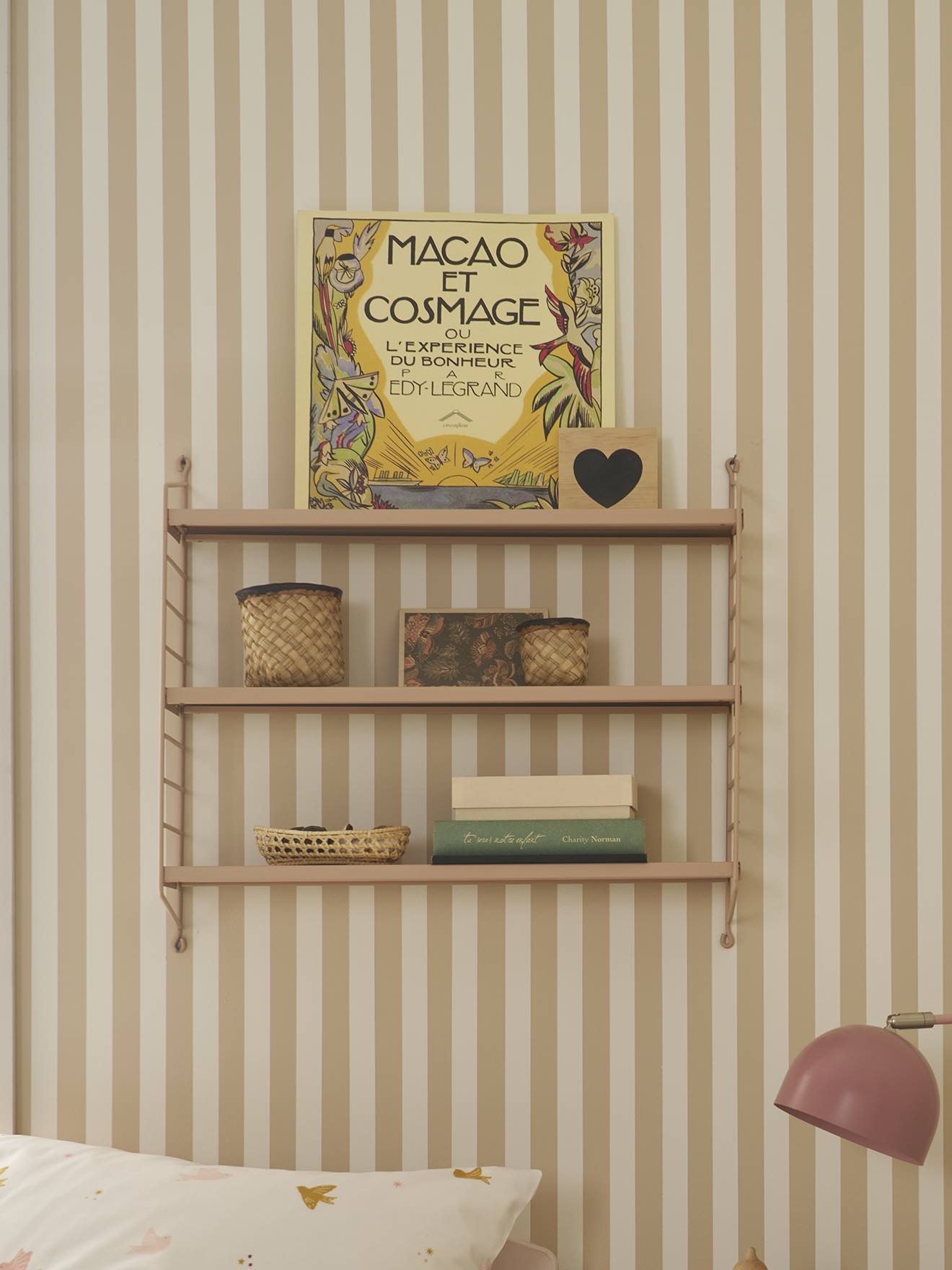 Filaire wandrek van metaal rozen