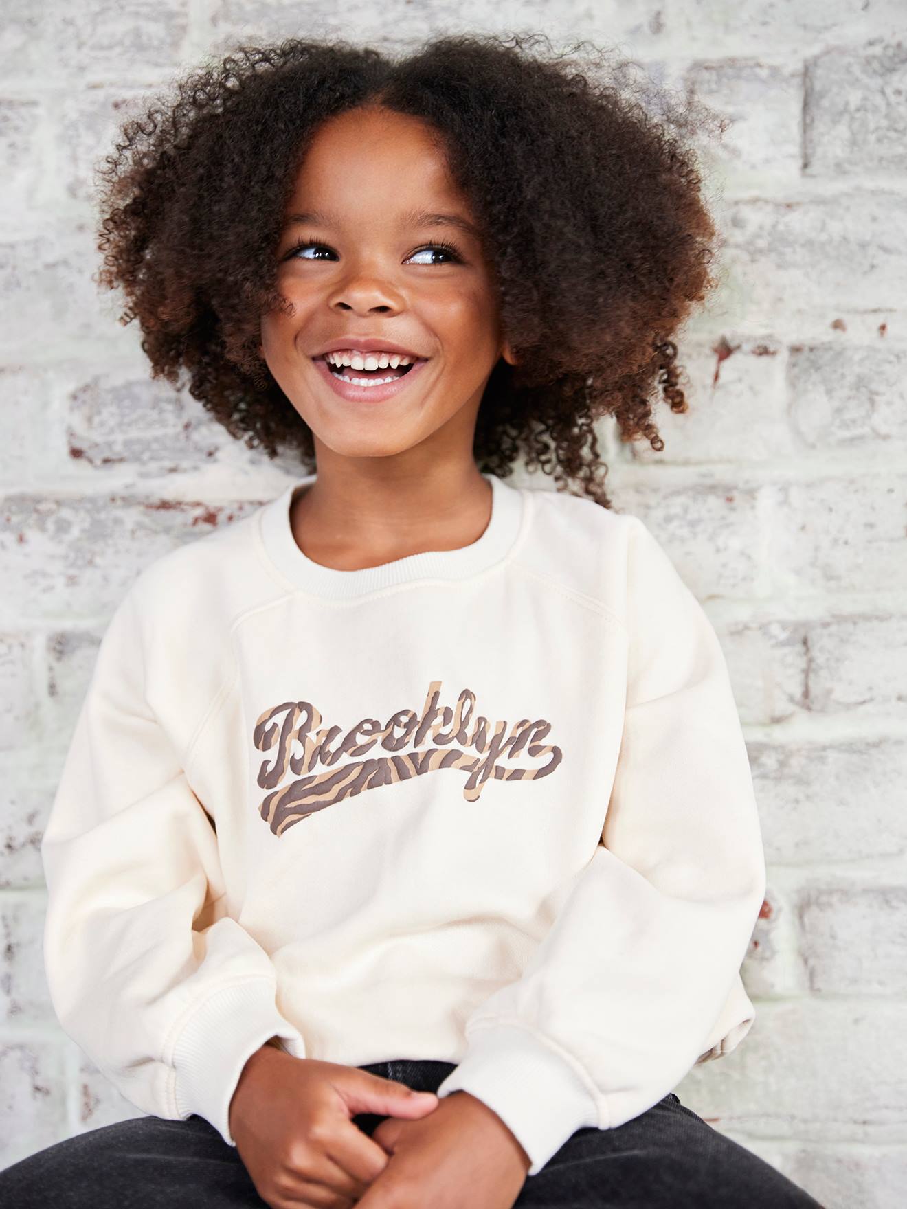 Sweater met "Brooklyn" inscriptie en zebraprint voor meisjes ecru afbeelding