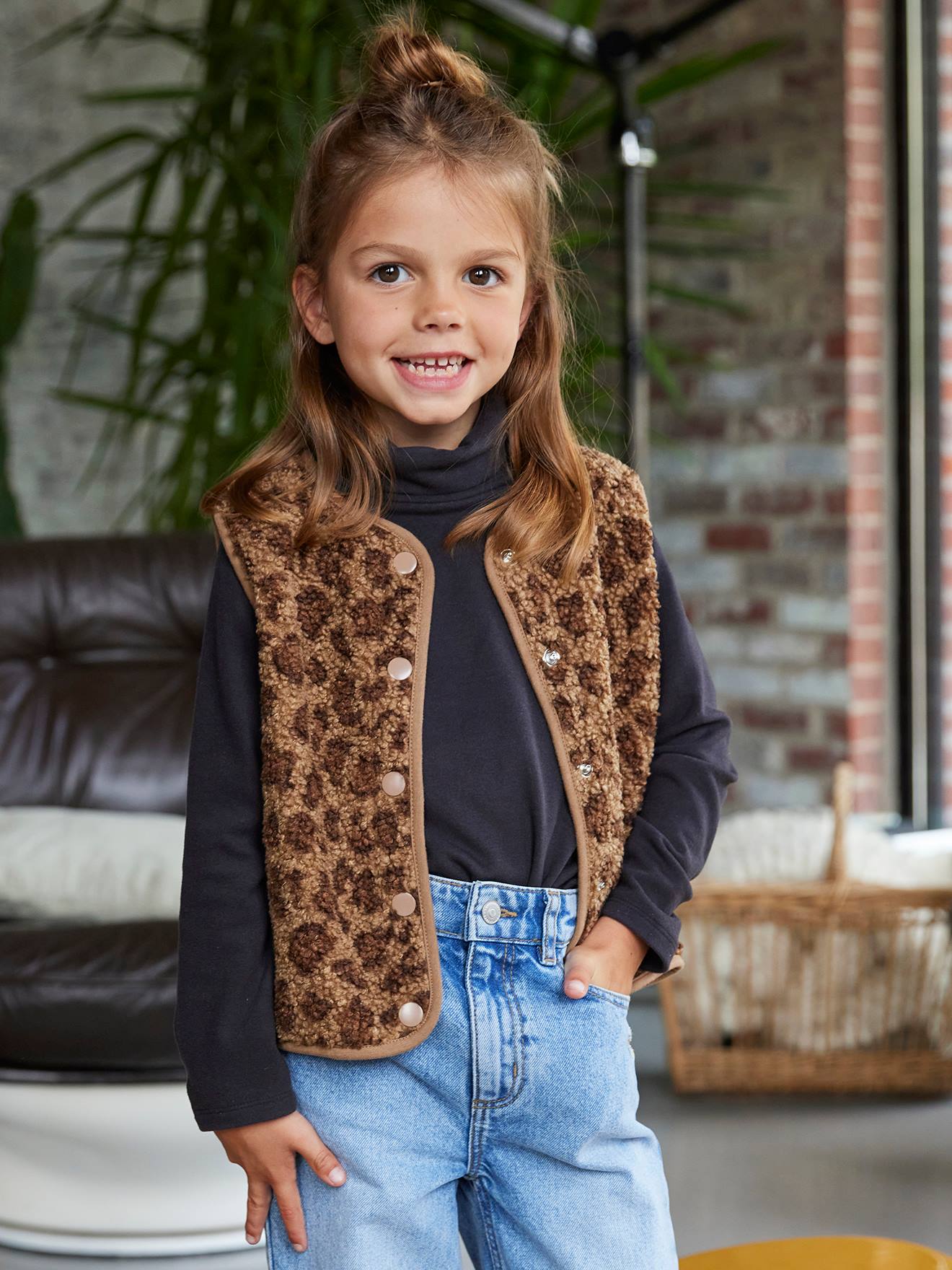 Mouwloos meisjesvestje van sherpa met luipaardprint bruin afbeelding