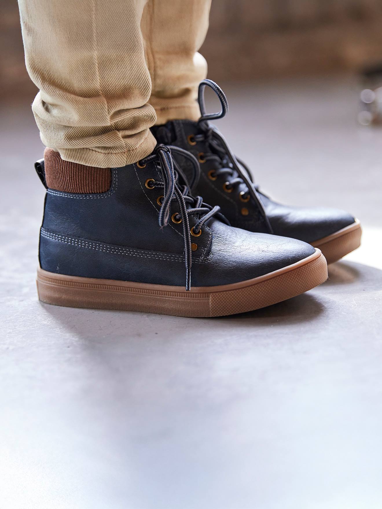Geveterde en geritste synthetische boots voor jongens marineblauw afbeelding