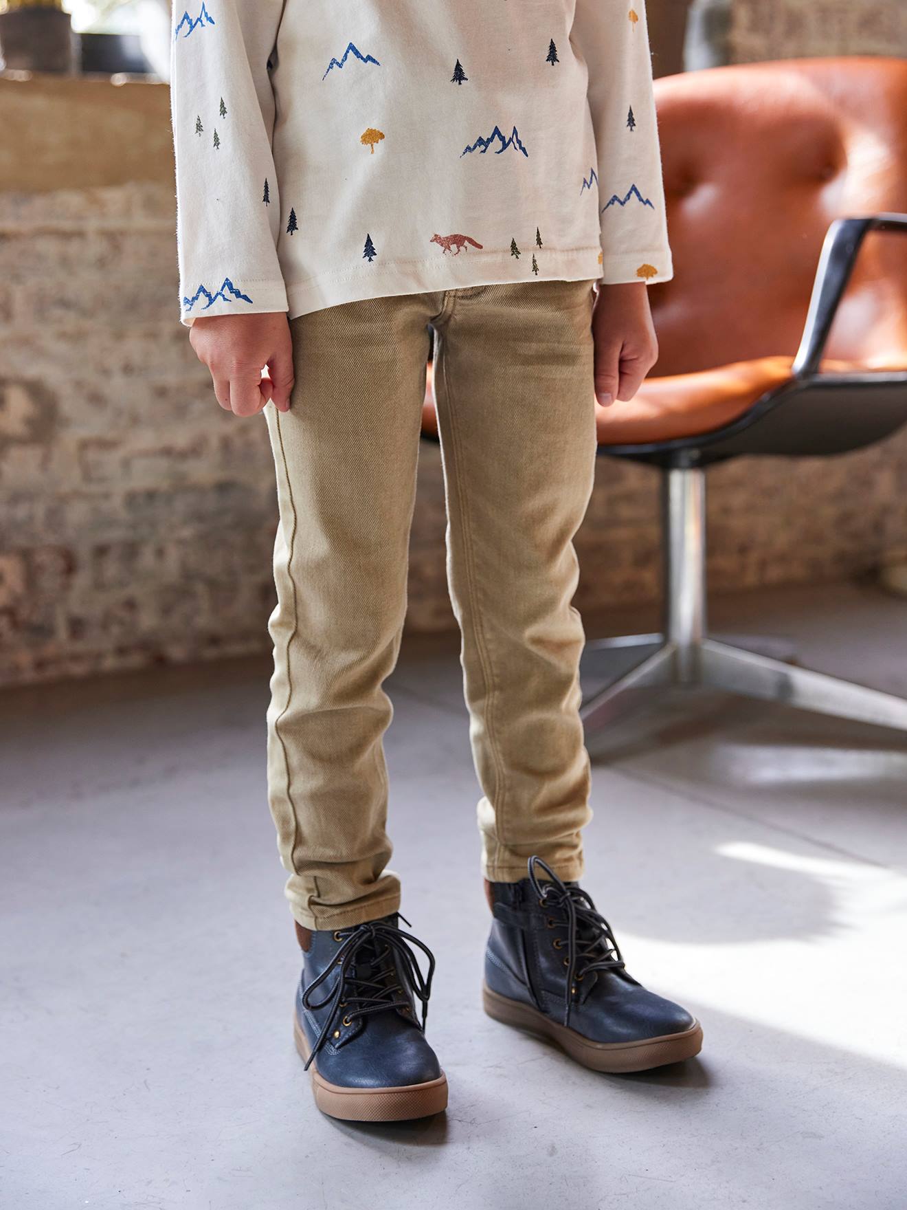 Gekleurde slim fit MorphologiK MEDIUM jongens beige afbeelding