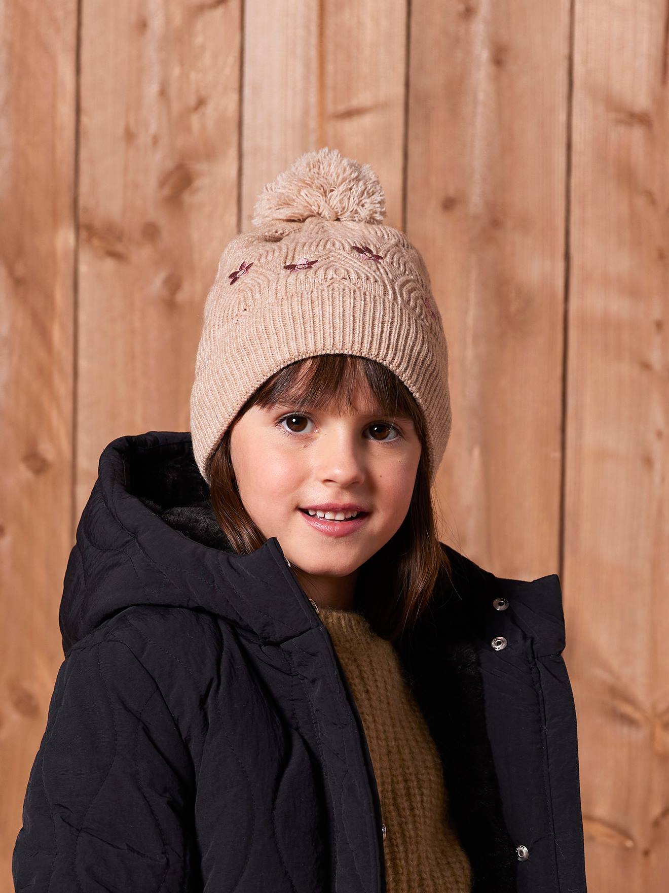 Geborduurde set voor meisjes muts + snood + wanten/handschoenen van opengewerkt breisel goudbeige afbeelding