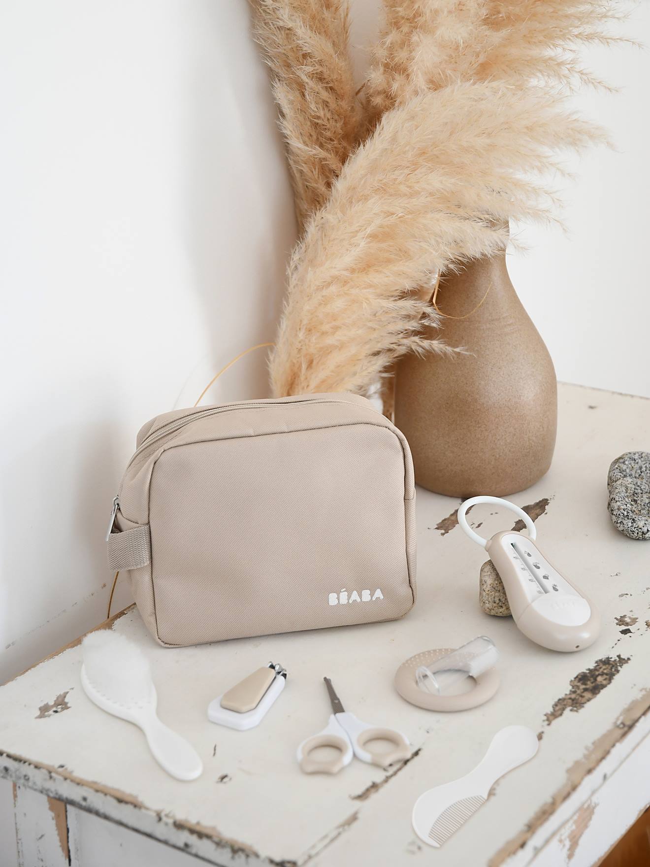 Toiletartikelen etui en 7 benodigdheden / toebehoren beige